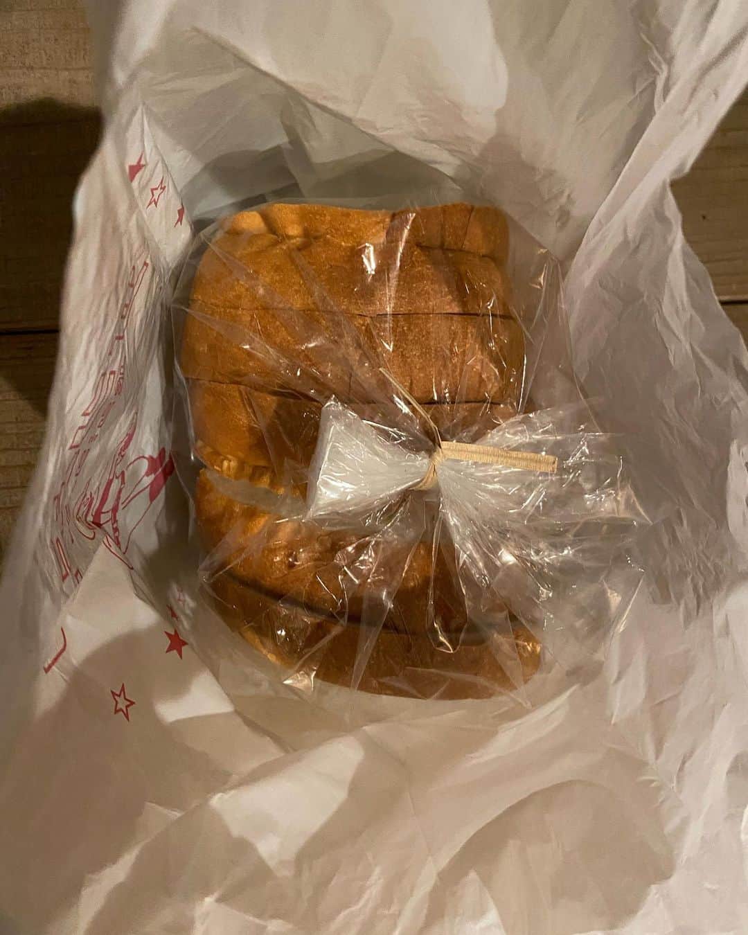 福山理子さんのインスタグラム写真 - (福山理子Instagram)「🍞いただきました 可愛い袋🛍️  ＃香音寿 チェックありがとね 香音寿もインスタありますʕ·͡·̫͖  #サンチノのパン  #保護猫と暮らす  2022/6/8」9月8日 14時21分 - rikofukuyama
