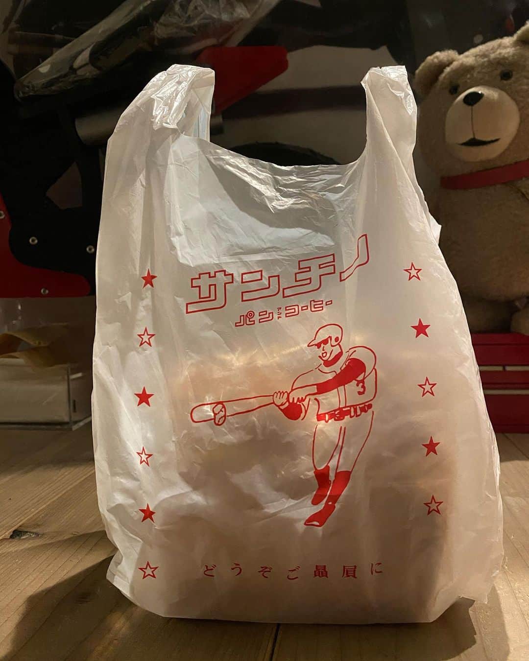 のインスタグラム：「🍞いただきました 可愛い袋🛍️  ＃香音寿 チェックありがとね 香音寿もインスタありますʕ·͡·̫͖  #サンチノのパン  #保護猫と暮らす  2022/6/8」