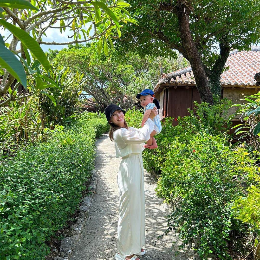 渡邉幸愛さんのインスタグラム写真 - (渡邉幸愛Instagram)「家族で沖縄に行って来ました🌴  息子とは初めての沖縄🌺  載せたい写真がいっぱいなので しばらく沖縄投稿続きます〜〜  #沖縄 #おきなわワールド」9月8日 14時17分 - koume_watanabe.official