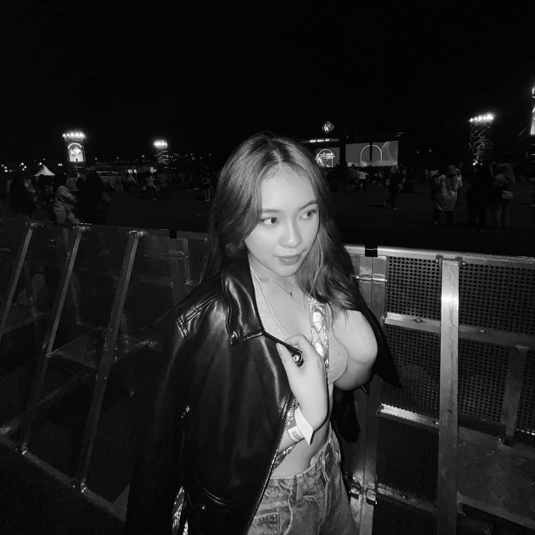 アニンディタ・ラーマ・チャヒャディのインスタグラム：「what a day🖤」