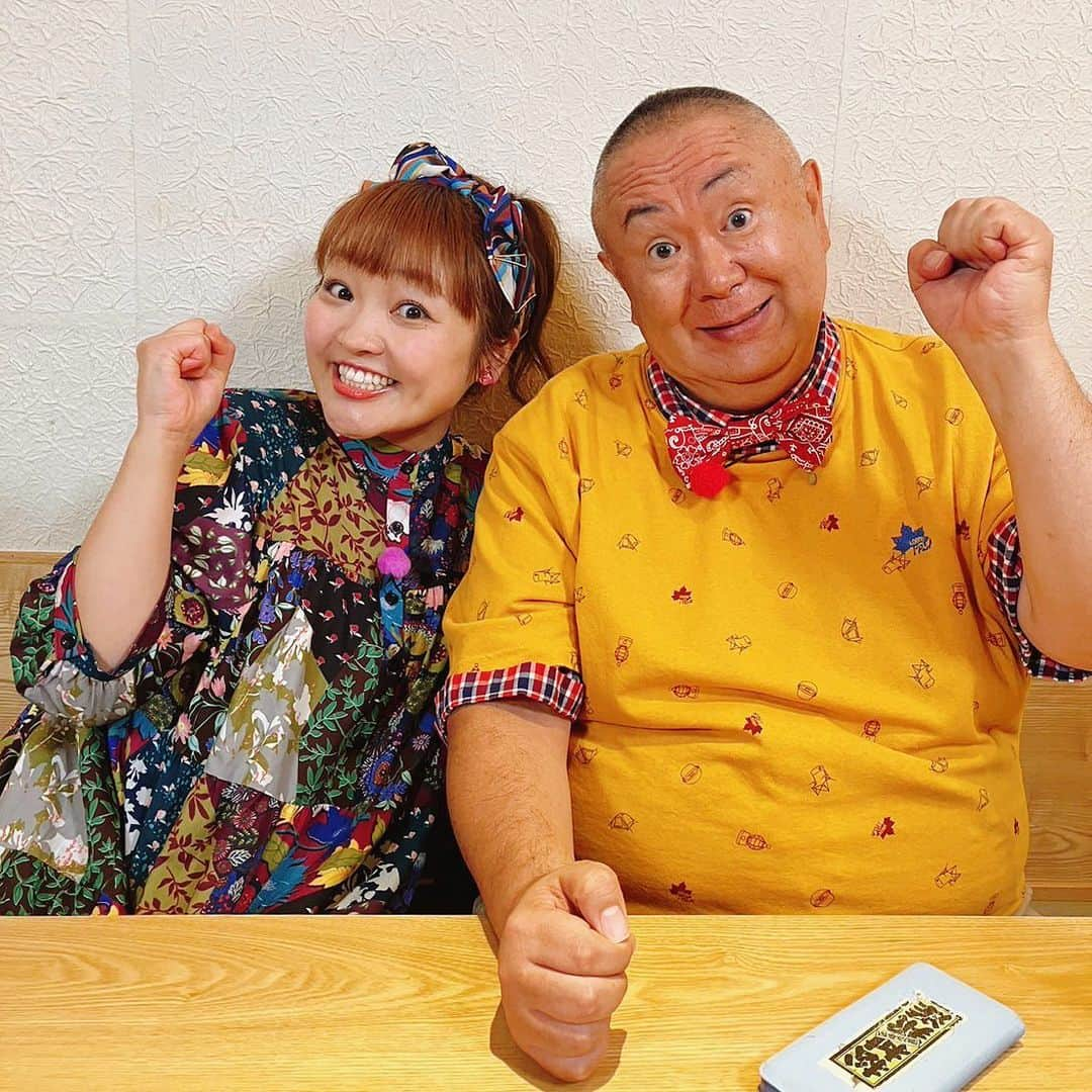 柳原可奈子のインスタグラム：「「ぽかぽか」肉食さんぽご覧いただいたみなさまありがとうございました❤️ (事前に告知しなくてごめんね🙇‍♀️)  太田プロの先輩松村邦洋さんと楽しいロケでした🎶 松村さんはいつも私と家族を気にかけてくださり、LINEをくれます😊優しい方です💕  ナゾトレのお衣装写真ものせます✨😊 少しずつファッションが秋になってきたね❣️🍠🍄  #ぽかぽか　#今夜はナゾトレ」