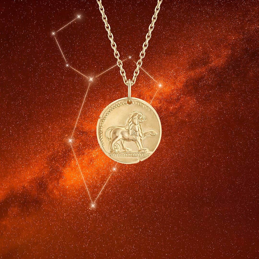 ヴァンクリーフ&アーペルさんのインスタグラム写真 - (ヴァンクリーフ&アーペルInstagram)「Open the doors to the Leo universe... Evoking glowing embers, the red jasper of the Leonis Zodiaque long necklace and the vibrant yellow gold of the Leonis Zodiaque medal breathe life into this fire sign.   #VCAZodiaque #VanCleefArpels #Zodiac #ZodiacSigns #Leo」9月8日 23時52分 - vancleefarpels