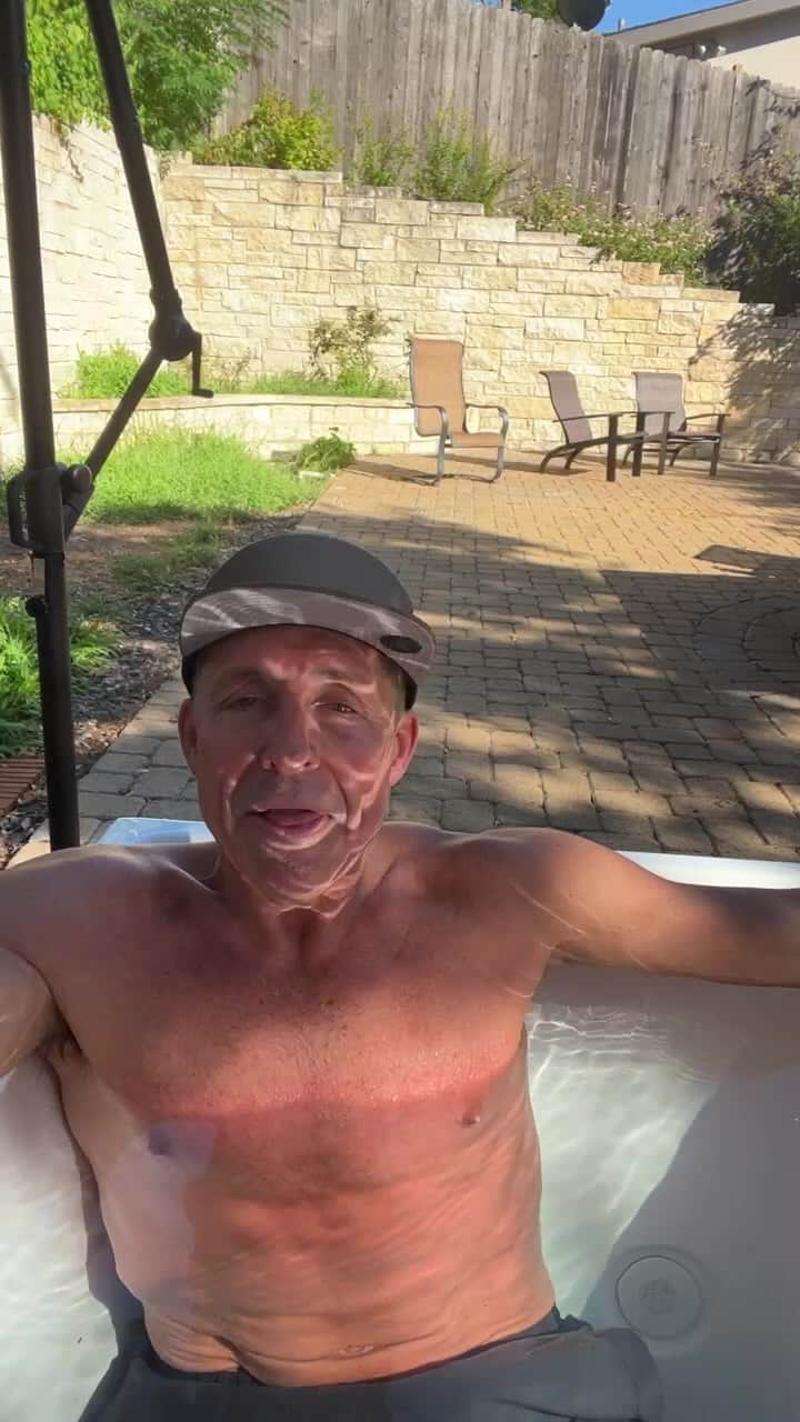 デイヴ・アスプリーのインスタグラム：「Morning cold plunge Q&A, modafinil, aniracetam, chronic fatigue, egg allergies and when to eat eggs, that’s on primal and Paleo versus biohacking and liver… tons of good info. 🙏」