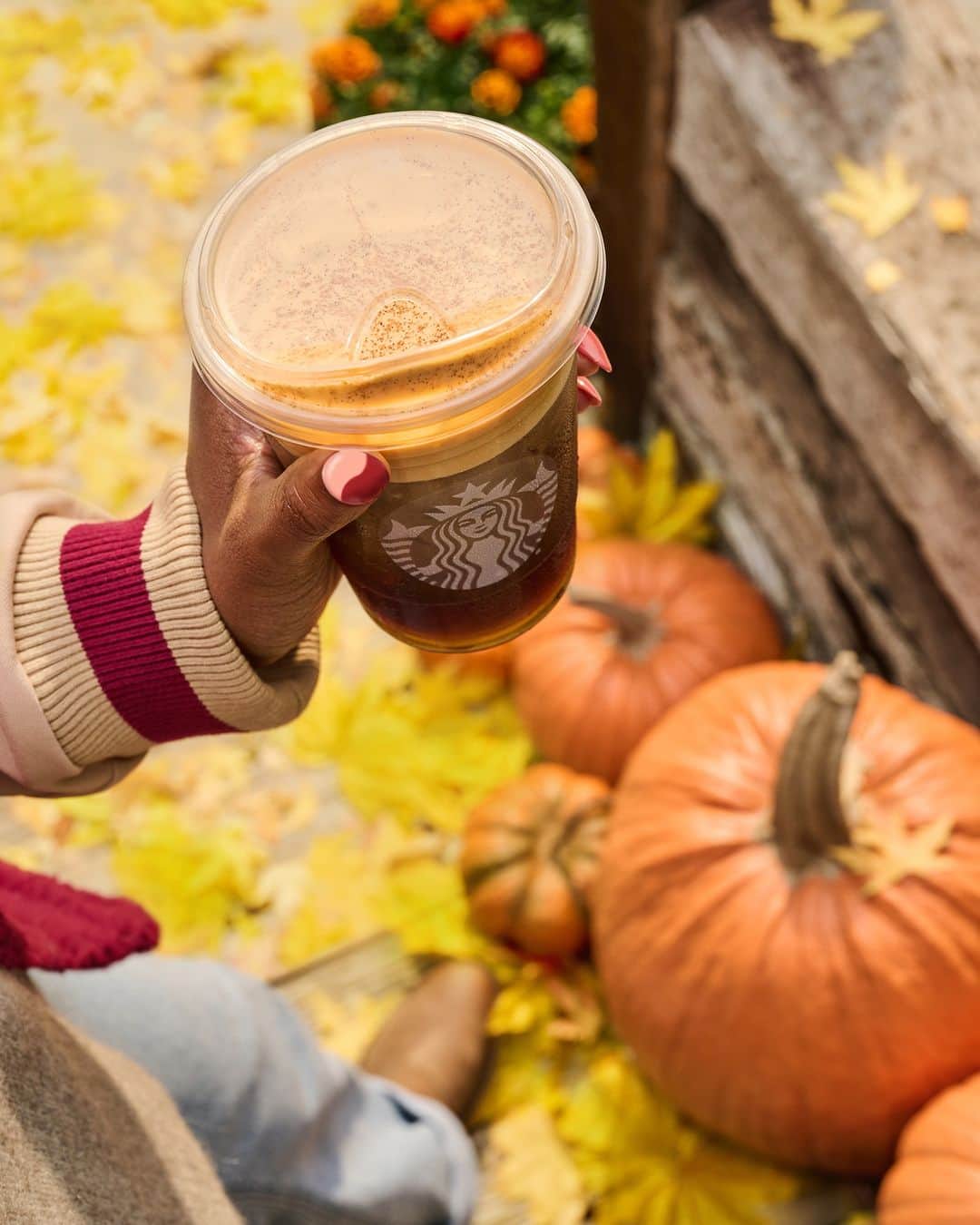Starbucksのインスタグラム：「Follow the path to Pumpkin Cream Cold Brew. 🧡」
