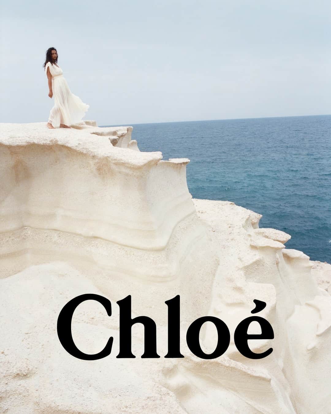 Chloéさんのインスタグラム写真 - (ChloéInstagram)「The pleats and gathers of the ‘Eden white’ dress in lower-impact wool gauze bear a resemblance to the fine strata of the volcanic rock at Sarakiniko in Milos, Greece.  #ChloeAW23  Creative direction: @gabrielahearst  Art direction: #PeterMiles Photographed: @zoeghertner  Styling: #CamillaNickerson  Models: @devynfaithgarcia」9月9日 0時00分 - chloe