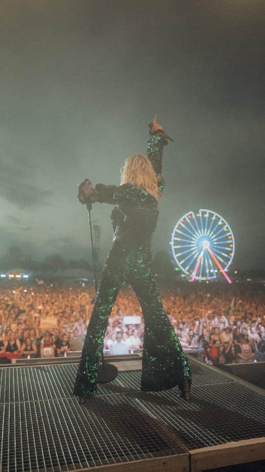 Tokio Hotelのインスタグラム：「Time for another Festival Summer Recap! Full Tokio Hotel TV episode today at 7pm CEST on our youtube ! 💥🥳 We love and already miss our "Festival-Mäuse"! ❤   🎥 @leonschlesselmann」