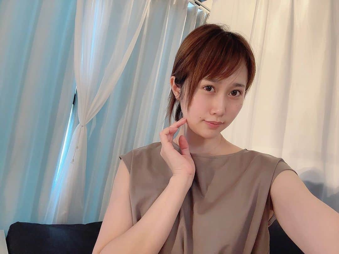 釘町みやびのインスタグラム：「𓂃◌𓈒𓐍  撮影会前のお手入れで、 昨日光BBLを照射してもらいました☺️✨  エステって気分あがるよねー♡♡  光BBLって初めて試してみたんだけど、 毛穴・くすみ・たるみ・シミ・にきび・赤ら顔 全てにアプローチしてくれるのとても有能でした…😳  肌のターンオーバーも促してくれるので エイジングケア効果もあります👏🏻💗  速攻肌トーンアップしたし、 ほっぺもキュ！っとしたのでやって良かった✨  そして脱毛や毛穴ケアの事など 施術以外にも色々相談に乗ってくださって… epina千葉店さん推せる…🥹💗  またぜひお願いします🥹💗💗  ． ．  PR @_epina_  #epina千葉店  #epina  #千葉エステ  #千葉美容  #千葉サロン  #光BBL  #エステ  #エステサロン  #アンチエイジング  #エイジングケア  #美容  #美容好き  #skincare  #beauty  #antiageing」