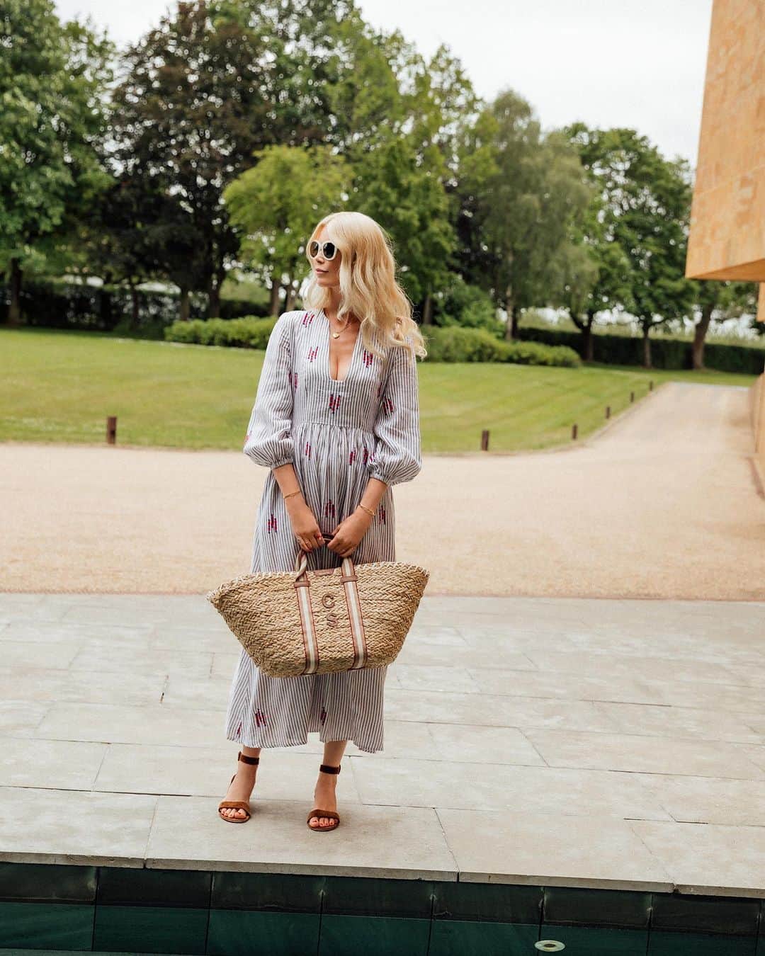 のインスタグラム：「My favourite summer bag.」