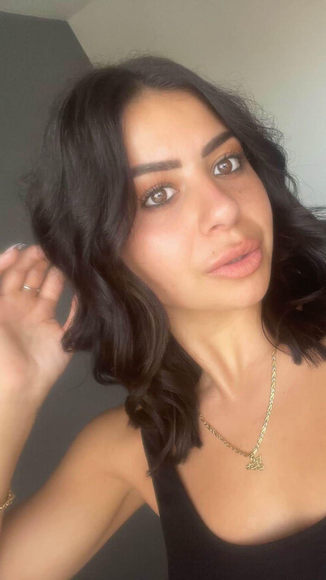 クラウディア・フラガパニのインスタグラム：「Out with the old & in with the new💇🏻‍♀️🫶🏼 @milano.hairsalon @cyndeefaye   #newme #longtoshorthair #shorthair #hairgoals #hair」