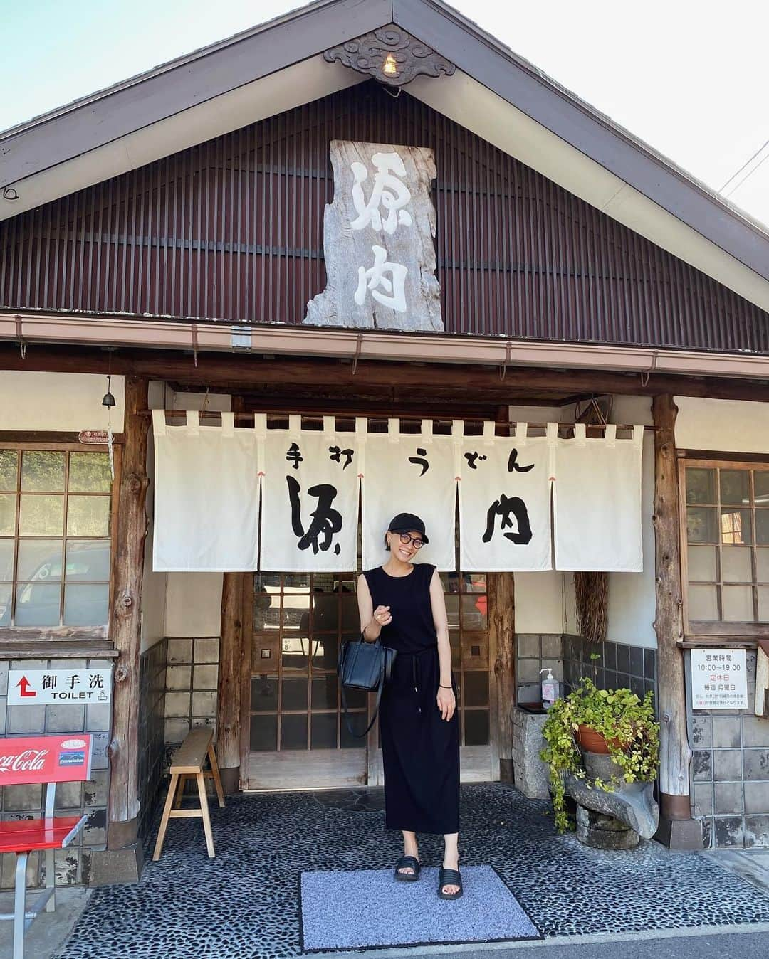 石川マリーのインスタグラム：「香川で行ったうどん屋さん記録📝  今回は新規開拓ってことで 全て初めて訪れたうどん屋さん🍥  ✔️手打ちうどん 源内 ✔️手打ちうどん ますや ✔️手打ちうどん 麦蔵  おいしかった😋 ． ． ． ． ． ． ． #香川 #香川県 #うどん県 #うどん #うどん部 #さぬきうどん #讃岐うどん #香川旅行 #香川観光 #香川グルメ #四国 #四国旅行 #国内旅行 #家族旅行 #子連れ旅行 #旅行 #旅スタグラム #子どもとお出かけ #ママ #ママライフ #女の子ママ #ママスタグラム」