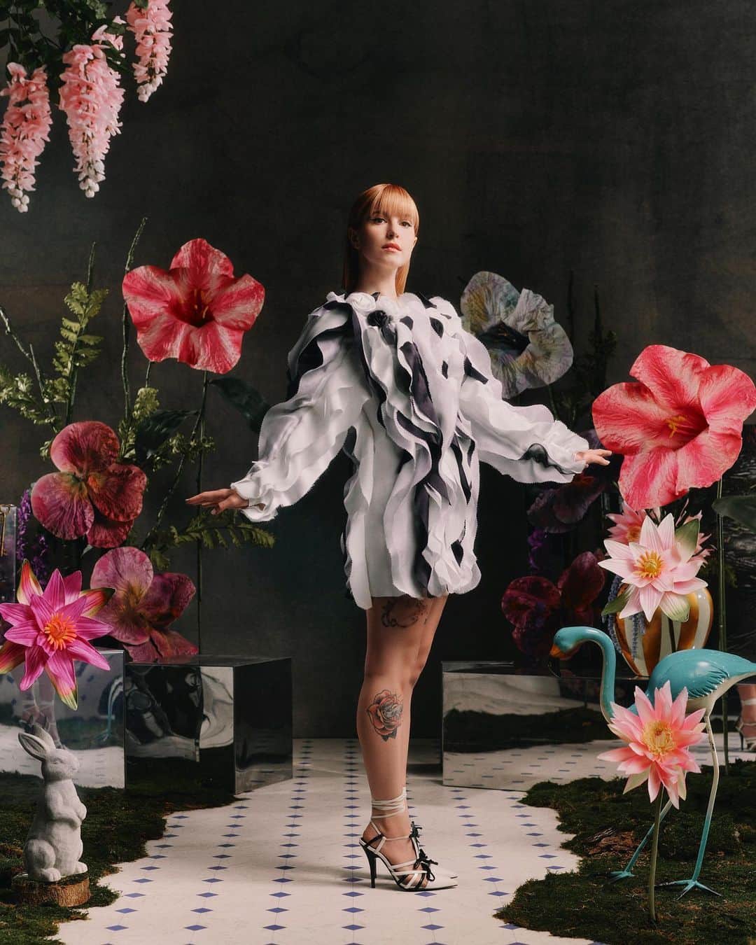 ヘイリー・ウィリアムスのインスタグラム：「Thank you thank you @kateandlauramulleavy 🥲  The Rodarte Spring / Summer 2024 Portrait Series    Designed by @kateandlauramulleavy   Photography by: @dritch    Styled by: @shirleykurata and @ashleyfurnival   Hair and makeup by: @colormebrian    Touch ups by: @u.z.o for @narsissist   Manicures by: @MTMorganTaylor   Production Design by: @adamandtinadesign   Post Production: @phtsdr   Production by: @blondprodn   Executive Production by: @nicoleprokes   Production Coordinator by:  @amandamescudi   Production by: @h.ladyyy   Shot at Primo Studio @primostudiosla    #rodarte」