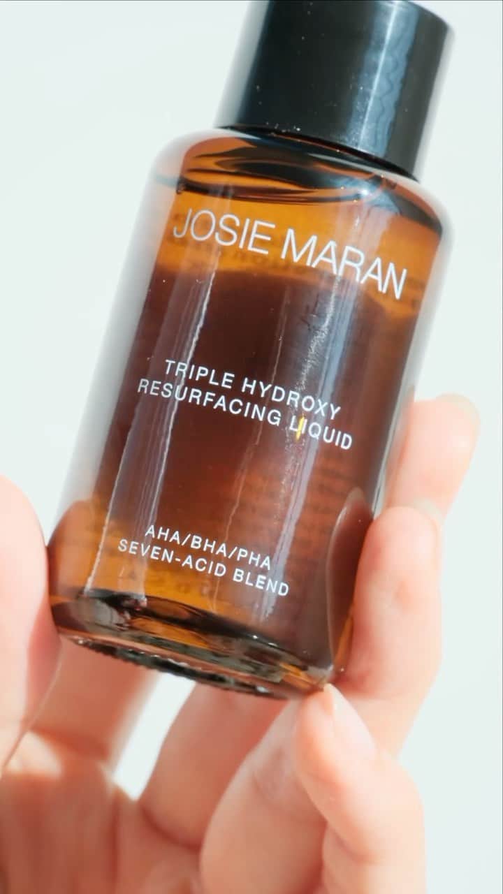ジョジー・マランのインスタグラム：「If you’ve had to say goodbye to acid exfoliants in the past, we’re here to change your mind. 😉 We partnered with @goingmywei to try Triple Hydroxy Resurfacing Treatment for the last few weeks to see how our effective yet gentle acid formula could work for even the most sensitive and finicky skin types. We’ll let you see for yourself above... ✨ Spoiler alert: the results were a dream!」