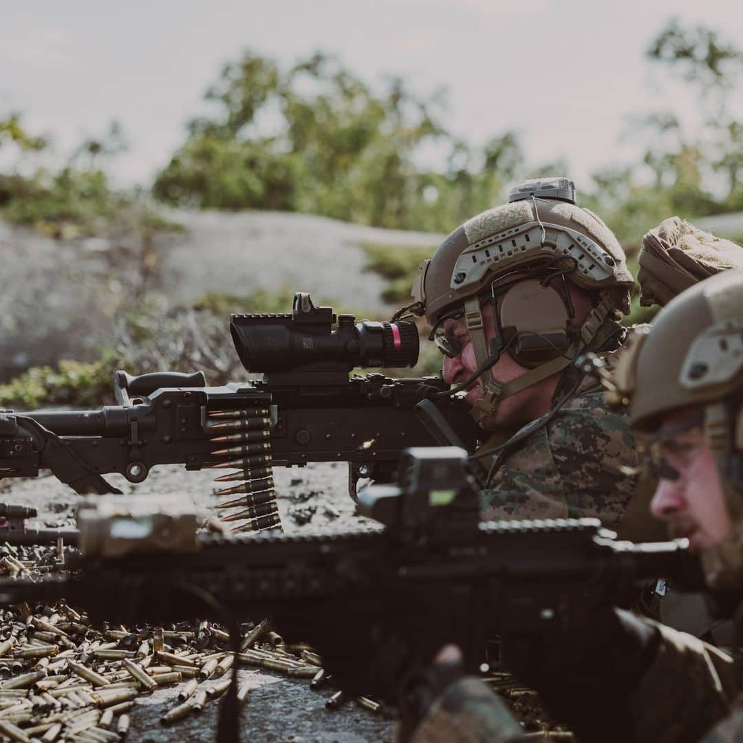 アメリカ海兵隊さんのインスタグラム写真 - (アメリカ海兵隊Instagram)「Island Chain 🇸🇪   📍  Sweden (Sept. 7, 2023)  #Marines with @2dmardiv and @amfibieregementet_amf1 conduct a live-fire training evolution as a part of Exercise Archipelago Endeavor 23.  Exercise Archipelago Endeavor is an integrated Swedish Armed Forces-led exercise that increases operational capability and enhances strategic cooperation between the U.S. Marines and Swedish forces.  📷 (U.S. Marine Corps photo by Lance Cpl. Emma Gray)  #USMC #SemperFi #MarineCombatArms #Training」9月9日 0時26分 - marines