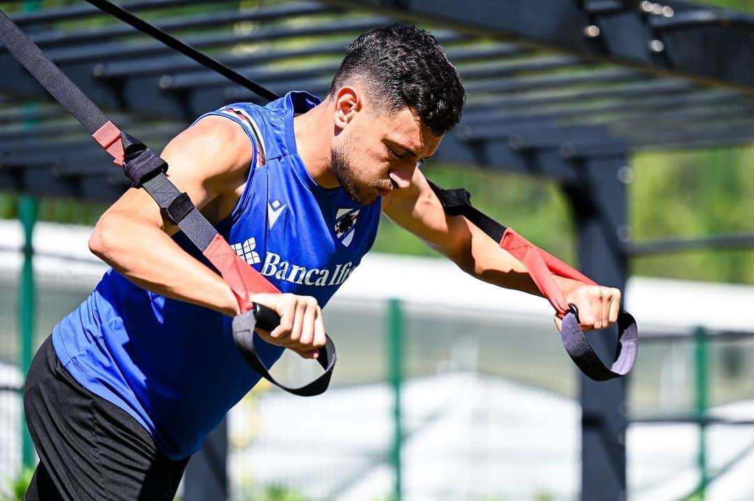 UCサンプドリアのインスタグラム：「Forza e costanza! 🏋🏻‍♂️  #ForzaDoria 🔵⚪️🔴⚫️⚪️🔵」