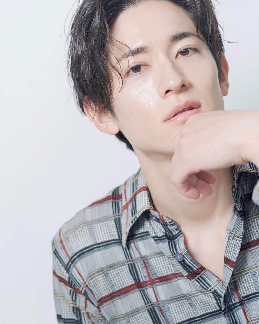のインスタグラム：「happy birthday🎉  31歳になりました。 皆さんいつも応援ありがとうございます。誕生日も撮影という最高のスタートを切れて幸せです。  これからも自分と筋肉に厳しく、人に優しくしていけるよう精進しますので、暖かく見守ってください。  よろしくお願いいたします。」