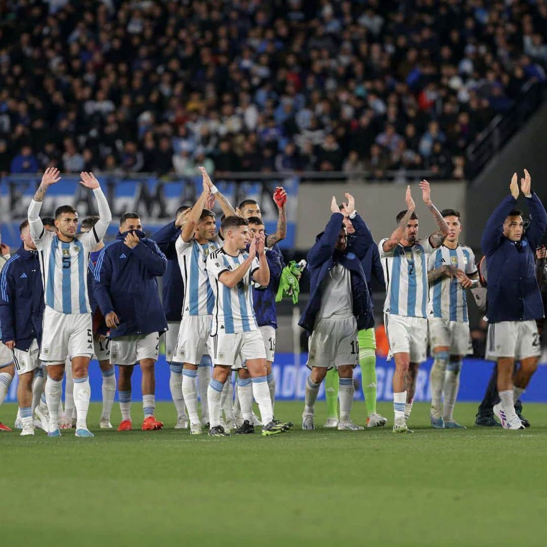 アンヘル・コレアさんのインスタグラム写真 - (アンヘル・コレアInstagram)「Victoria importante en casa en este camino hacia el mundial 2026 💪🏼 Vamos Argentina!!! 🤍🇦🇷」9月9日 0時38分 - angelcorrea32