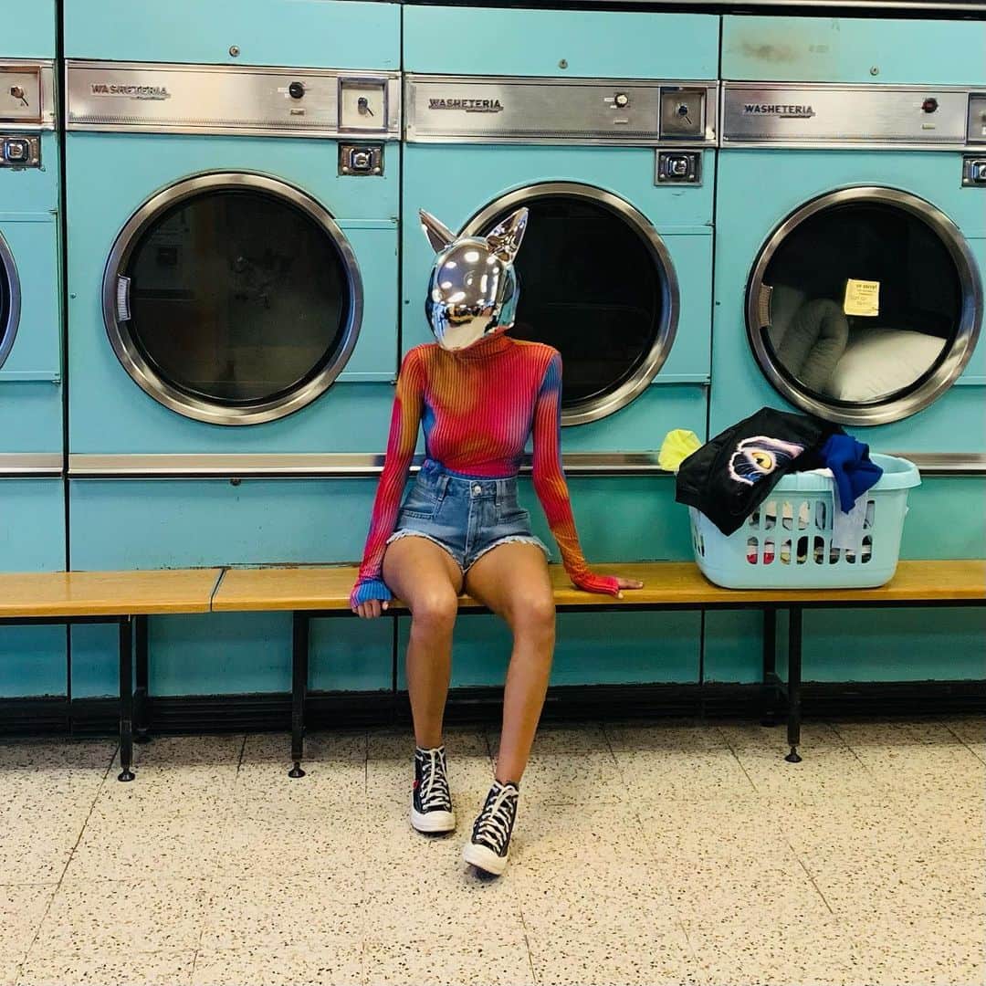 ギャランティスさんのインスタグラム写真 - (ギャランティスInstagram)「What people think we're doing at the weekend vs what we're really doing 😂! Shout out to everyone doing the laundry! 🧺🧦  #weekend #instagramvsreality  🎥: @by.monti @dne.media」9月9日 0時39分 - wearegalantis