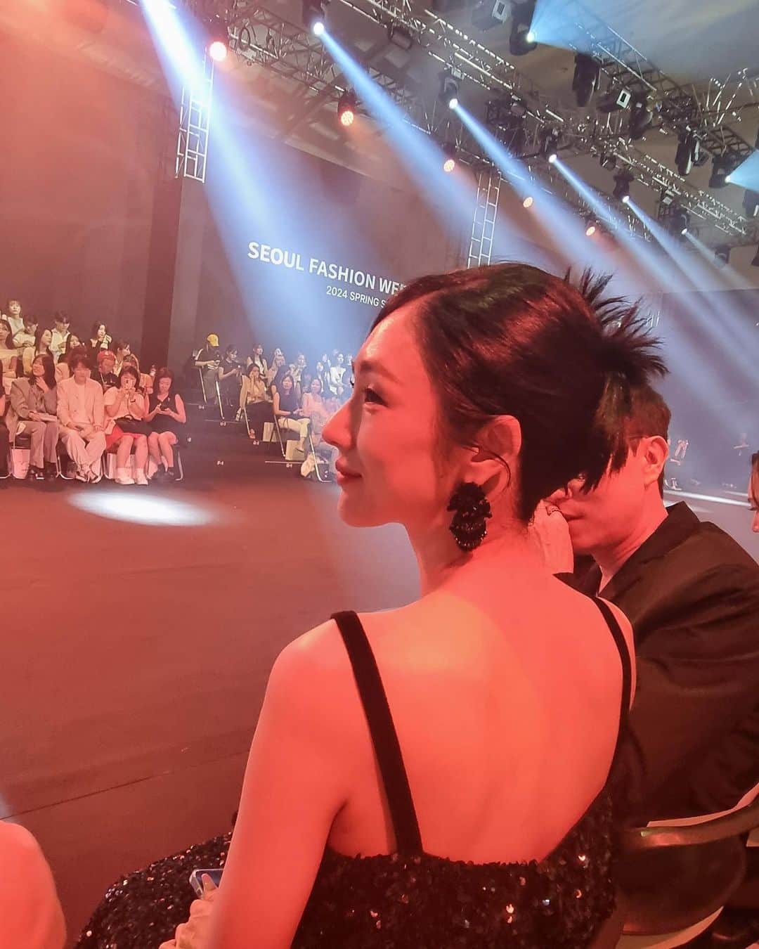 パク・アインのインスタグラム：「#seoulfashionweek  💄💄🍷🍷 @02armoire#낭만적#잠시휴양다녀온기분」