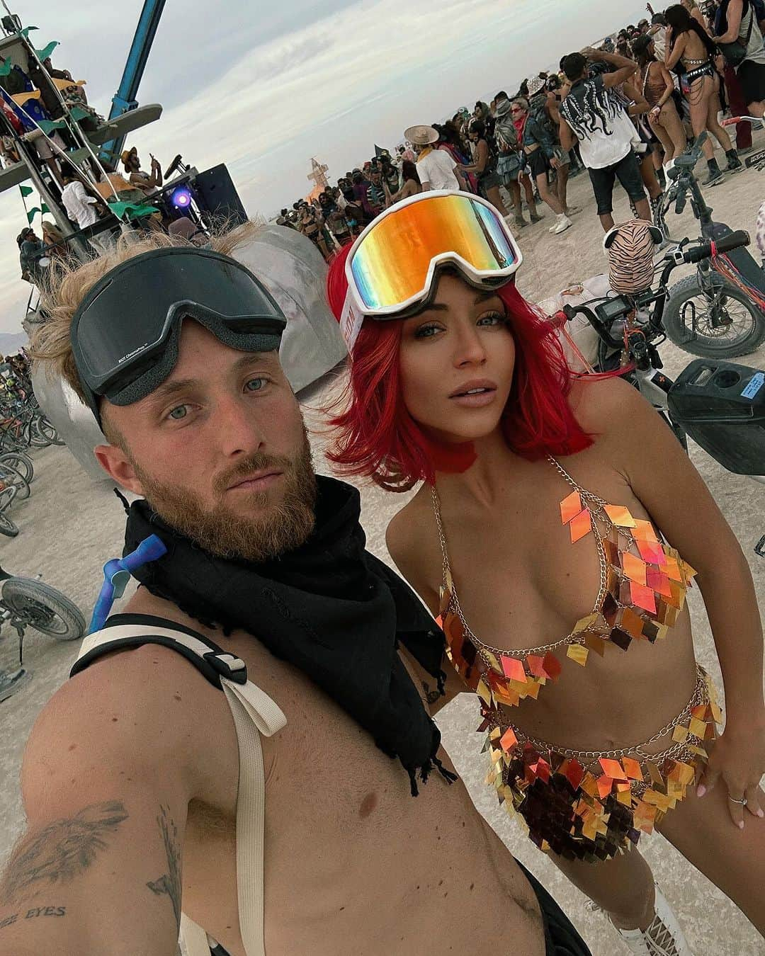 アギーさんのインスタグラム写真 - (アギーInstagram)「A little photo dump from last week 💍 Every time, on our way to Burning man, we set an intention for that burn. Mine was to always see the bright side of every situation that we face. I am the queen of the perfect scenario and can always tell you everything that could’ve been better.  I wanted to learn the opposite skill 😜 of what it’s like to actually appreciate the very situation even though in my mind, this is something completely different that I pictured in my head.  Needless to say, I got what I asked for! The hardest lesson was paying a lot of 💸 second year in the row, spending hours on safety briefing, and still not being able to skydive into the playa, because the strong winds were just too dangerous for my size of parachute 🪂 🥲  I was already on the plane !! And perhaps, if I had less jobs, I would probably jump, but now I am almost at 400 and I’m way more careful about my skydiving choices. Happy to film J jump though!   #burningman #playa #bm2023 #mudman」9月9日 0時40分 - aggie