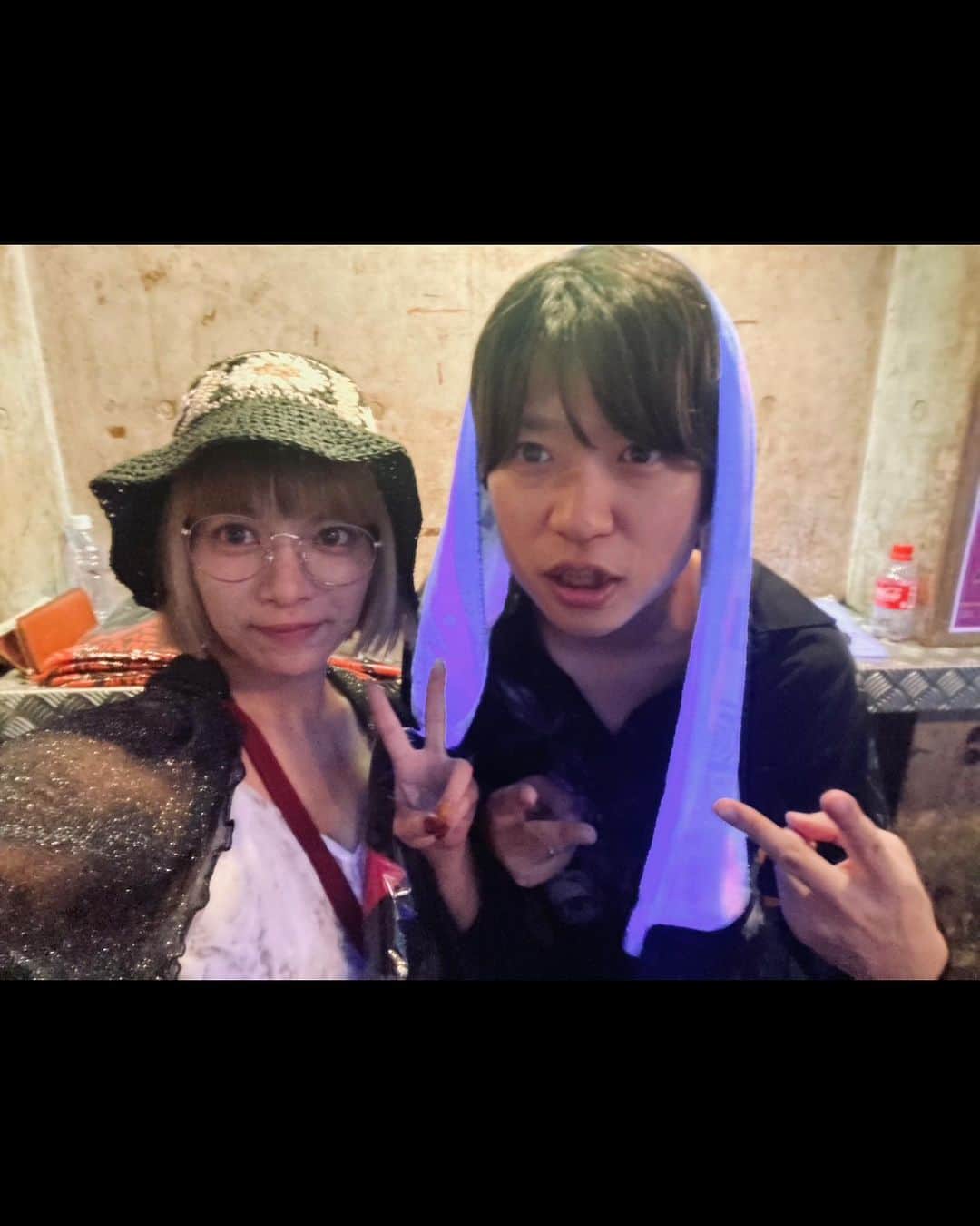 渡邊りつのインスタグラム：「#セプテンバーミー  生きててよかった、と本当に心の底から思えた一日🖼️5年ぶりの、私が昔から一番好きなバンド。セプテンバーミーの期間限定復活。  始まって10秒くらいで泣く。そのあと堪えるもラストで前が見えないくらい大号泣。ここまでわしを泣かせたのはシガーロスとアウスゲイル以来よ。ドイさんは凄いなぁ。  綺麗にメイクしていったつもりが、物販で喋る頃にはズタボロよ🤣お恥ずかしい🤣無事3ドイget🤣  どのバンドも素敵だったなぁ、、、。  バーミーのラストツアーは 9/10（日）名古屋UPSET 9/30 （日）新宿SAMURAI 30日の東京はわしも行きます。  ちょっと不思議で天才的な音楽を 聴きたい方は全員集合よ🚪🗝️  全部全部伝わったよ。  改めてセプテンバーミー、ドイさんが大好きです。 これからも。いつまでも。  @doihiroto」