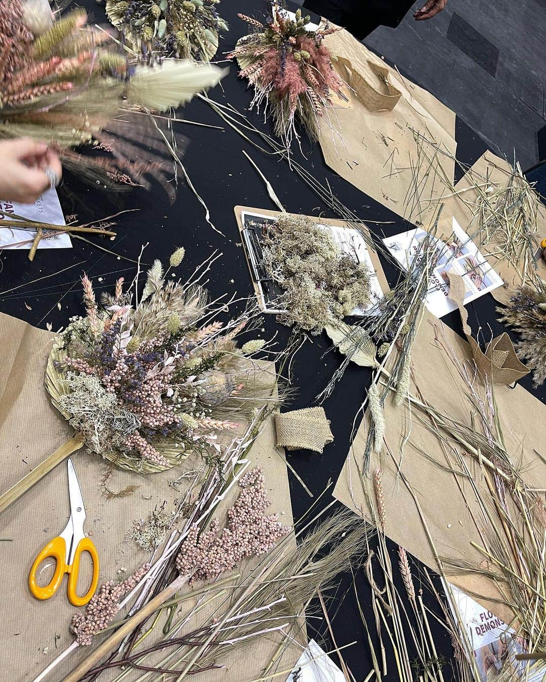 Eva Cheung☆さんのインスタグラム写真 - (Eva Cheung☆Instagram)「First time attending dried flowers arrangement workshop ～A lot of fun💐💕」9月9日 0時45分 - eva_pinkland