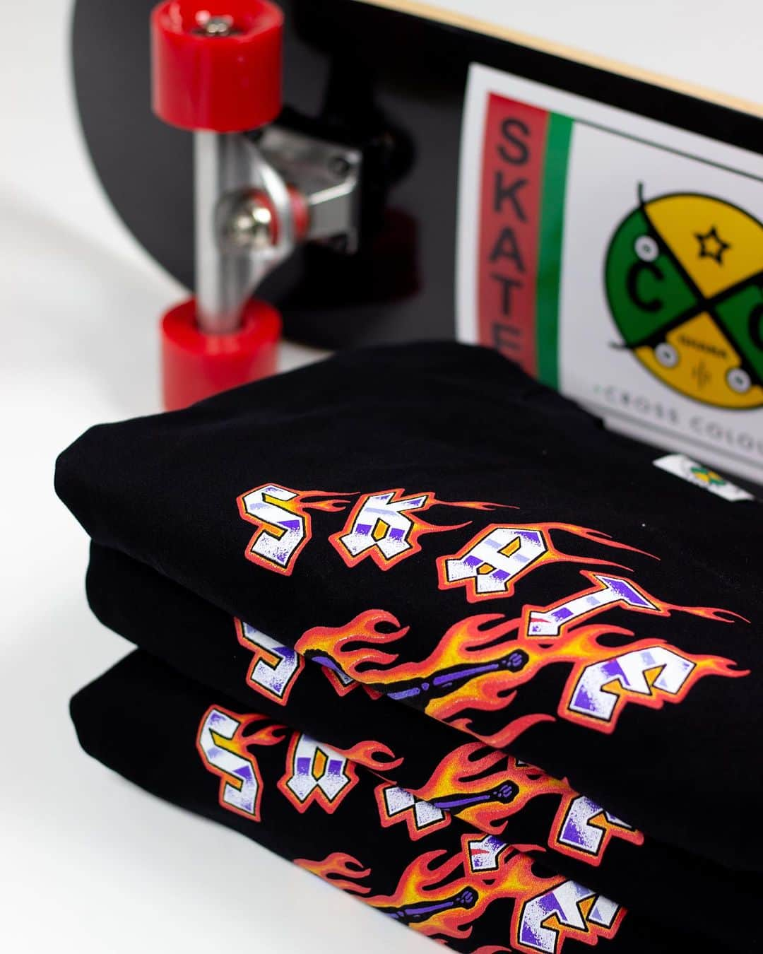 クロスカラーズさんのインスタグラム写真 - (クロスカラーズInstagram)「Ghana Must Skate! 🇬🇭🛹  The newest addition to the #CrossColours x @skatenationhana collection  Get yours and support the #SkateNationGhana initiative today at CrossColours.com」9月9日 0時47分 - crosscoloursla