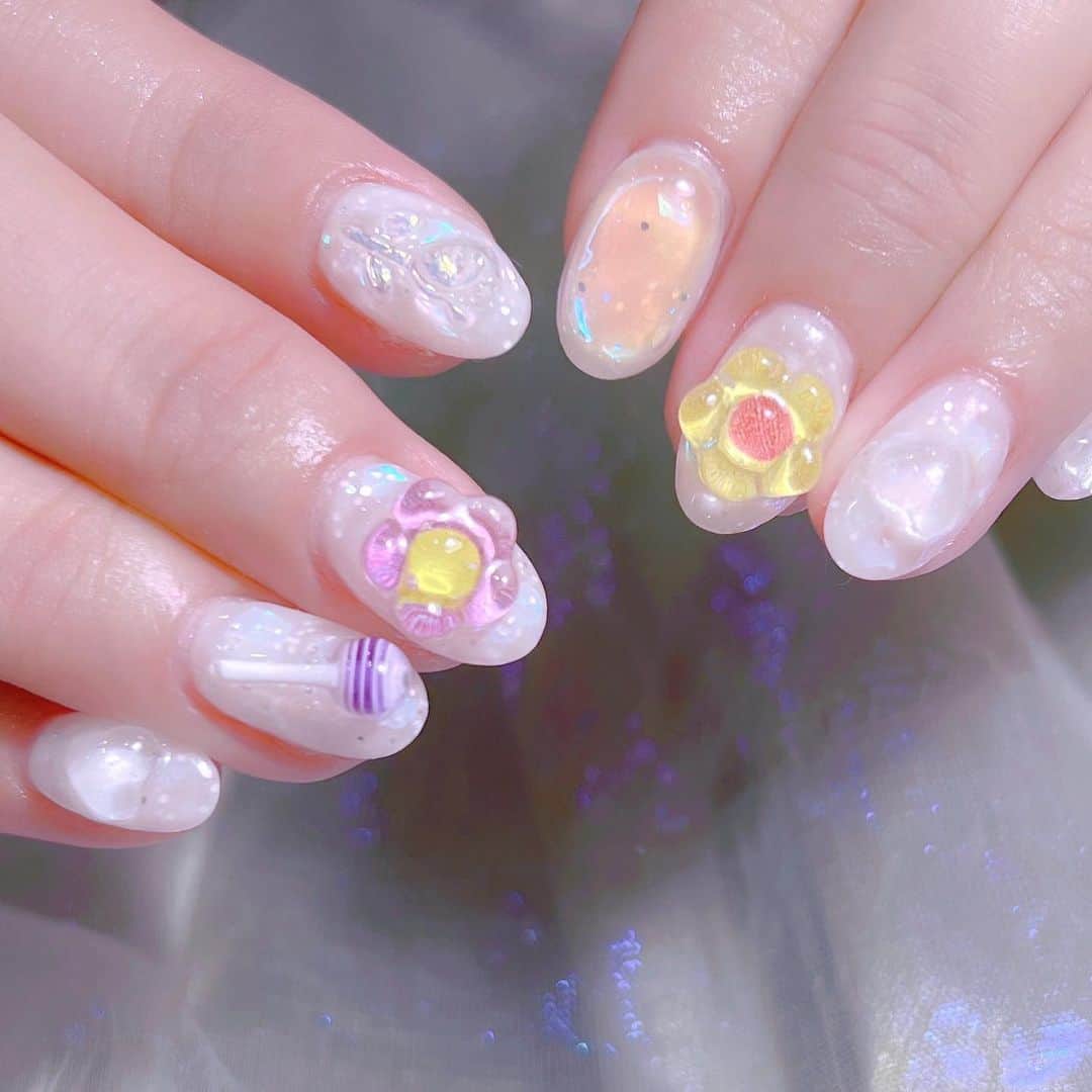 なかやまちえこのインスタグラム：「おもちゃネイル♡⠀ ⠀ @aby_sharenail #nail #nails #nailart #ネイル #美甲 #ネイルアート  #japanesenailart #manucure #japanesenails #manicurist #gelnails #أظافر #네일아트 #미용  #เพ้นท์เล็บ #artedeuñas #เพ้นท์เล็บเจล #ジェルネイルデザイン #ネイルデザイン #nagelkunst #starykids」