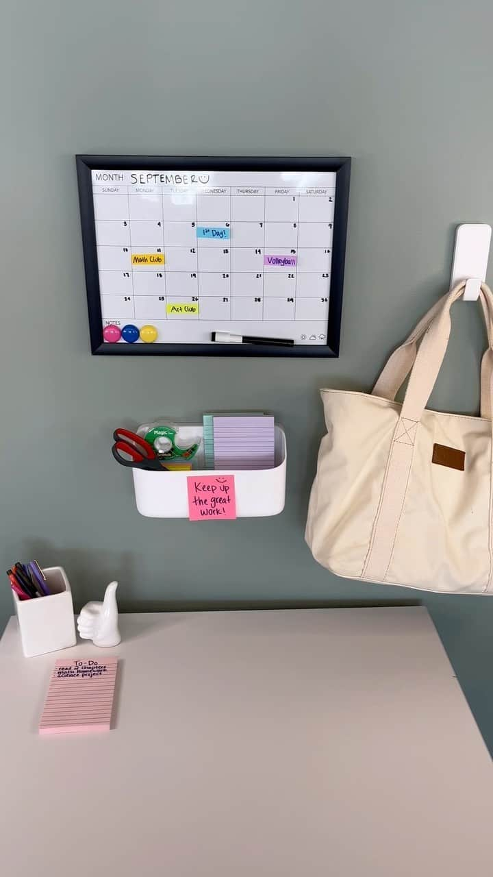 ポスト・イットのインスタグラム：「We’re in our back to school era 🎒✨ Share your family’s school essentials in the comments below 👇   #BackToSchool #Postitnotes #Command #Postit #SchoolSupplies」