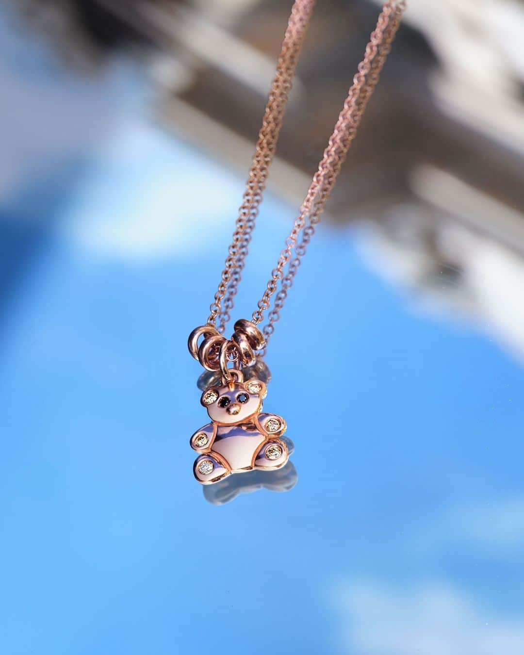 ドドのインスタグラム：「Darling and dear! Bear charm shines in rose gold with Rondelle components, on an Essentials necklace.​⁣ ​⁣ #DoDoJewels ​⁣ #DoDoEssentials​⁣ #DoDoCharms​」