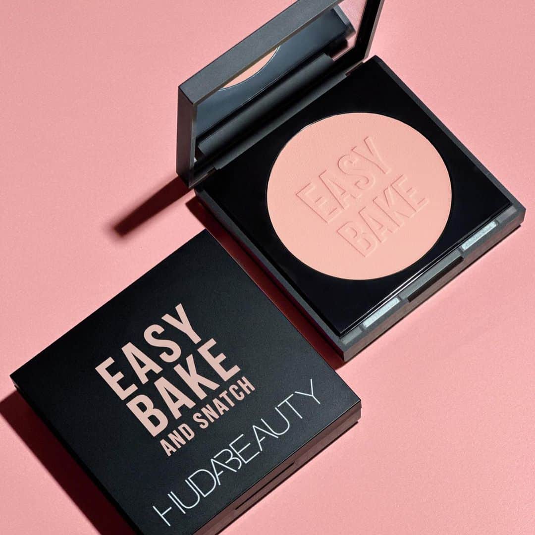 Huda Kattanさんのインスタグラム写真 - (Huda KattanInstagram)「Easy... Bake... PRESSED..... You guys asked for it!!!! ⠀⠀⠀⠀⠀⠀⠀⠀⠀ Are you guys ready to get snatched? We’re making it SO EASY for you with our new PRESSED Easy Bake formula that will snatch your face in seconds. Be prepared for chiseled cheekbones & the brightest undereyes of your life. You’re welcome 😘 ⠀⠀⠀⠀⠀⠀⠀⠀⠀ Our NEW Easy Bake and Snatch is: ✔️ 8 brightening shades (including our viral Cherry Blossom shade 🌸) ✔️ Talc & fragrance-free ✔️ Medium to full coverage ✔️ Sweat & humidity-resistant ✔️ Infused with hyaluronic acid for a creamy, non-drying, incredibly soft, silky texture ⠀⠀⠀⠀⠀⠀⠀⠀⠀ 🌍 AVAILABLE GLOBALLY 09.19 🌎 #EasyBakeAndSnatch ⠀」9月9日 0時52分 - hudabeauty