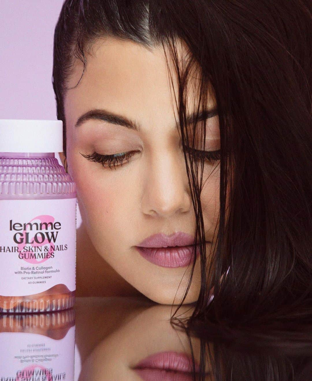 コートニー・カーダシアンさんのインスタグラム写真 - (コートニー・カーダシアンInstagram)「You asked, @lemme answered! Introducing our first-ever beauty gummy… Lemme Glow ✨🍑   Formulated by our medical team, Glow uses a research-based blend of Grass-Fed Collagen, 72 Ionic Trace Minerals, Biotin, Zinc and Vitamins A, C & E to promote hair strength and shine, clear skin and beauty at the cellular level.   We've kept this a secret for too long (unless you saw P's TikTok of our secret stash of samples) !!   Launching 09.12. Join the waitlist at lemmelive.com 🌀🌀🌀」9月9日 1時01分 - kourtneykardash