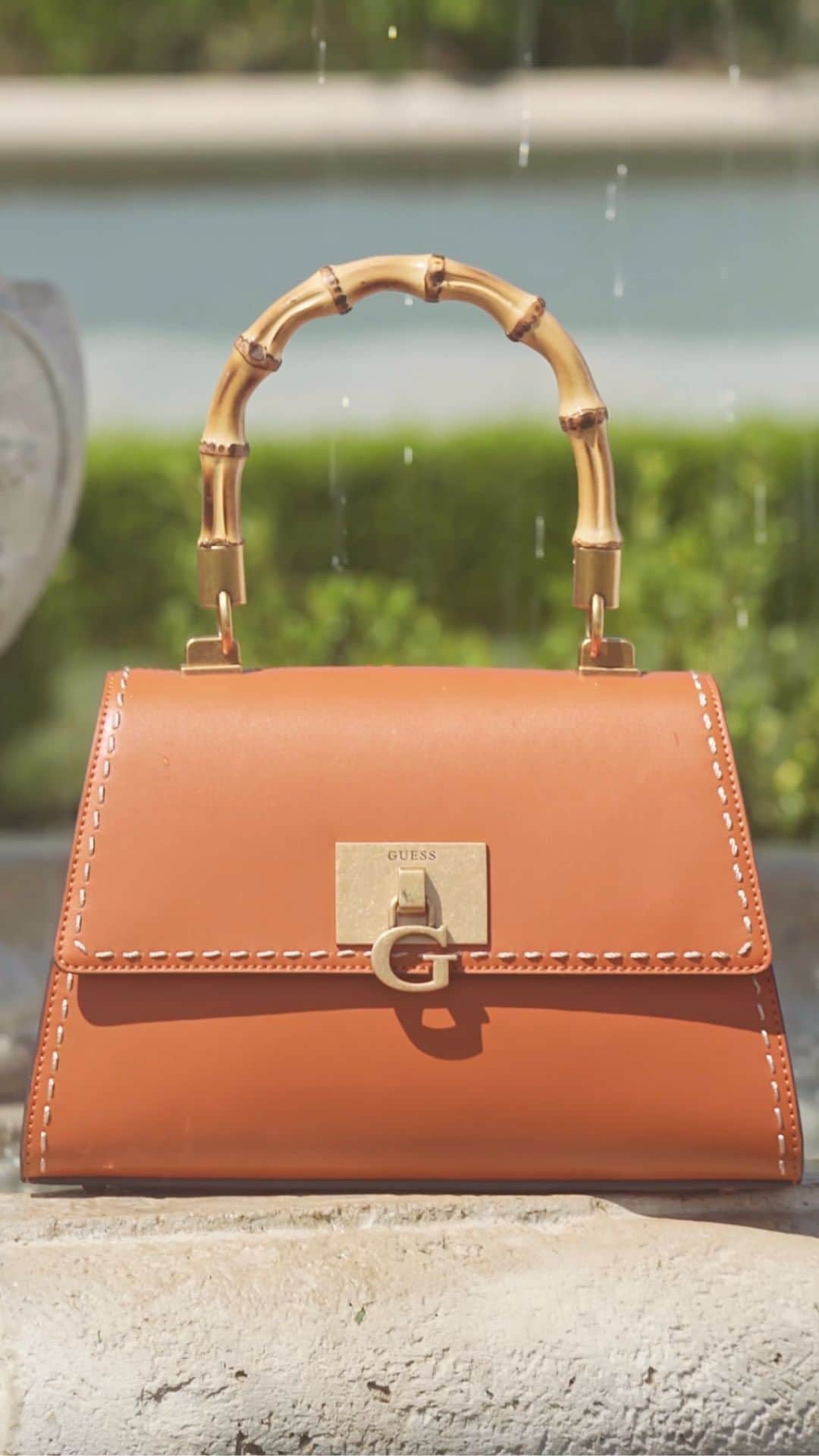 ゲスのインスタグラム：「The Stephi Bamboo Handle Mini Satchel features faux-leather, contrasted stitching, and detachable bamboo top handle. #GUESSHandbags」