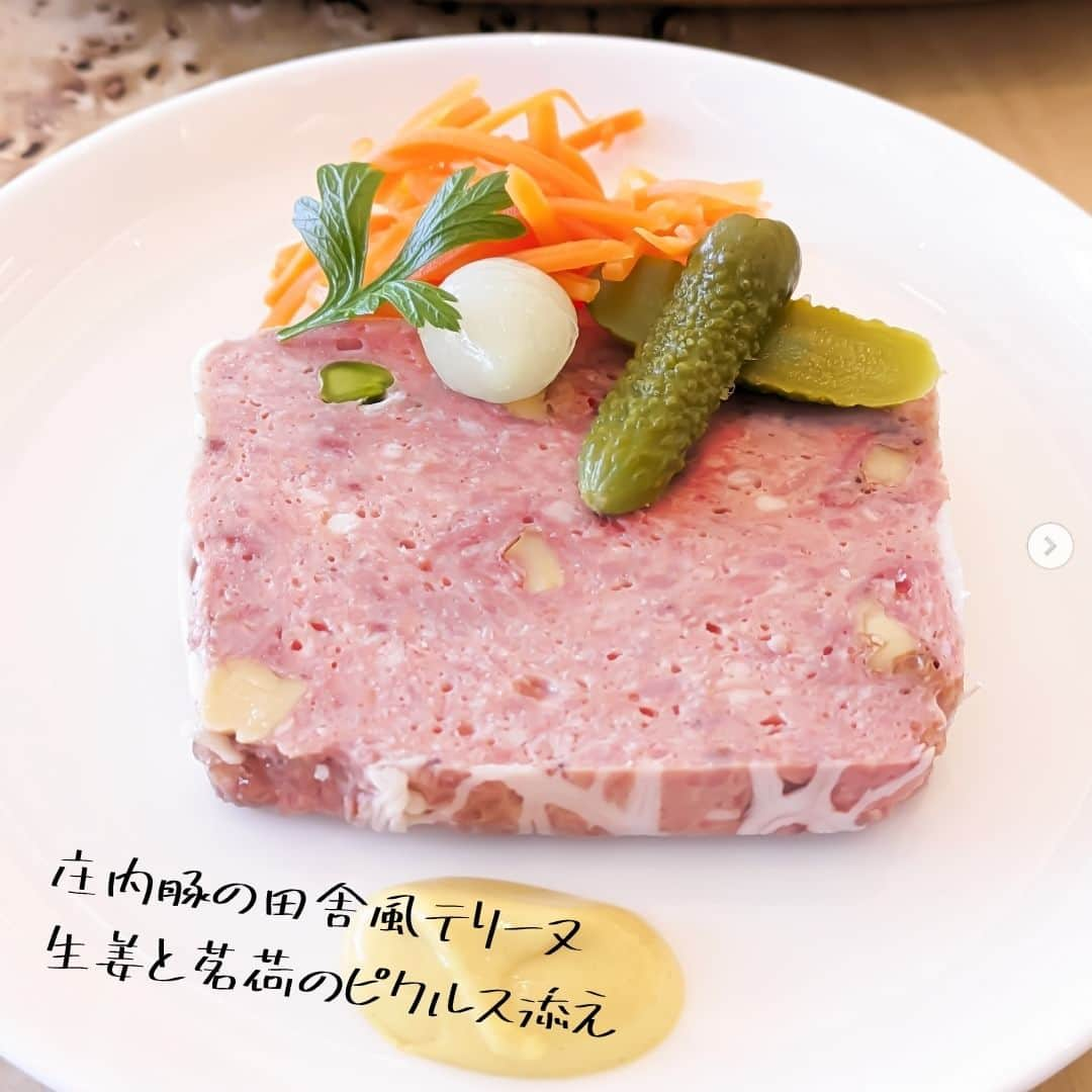 favyさんのインスタグラム写真 - (favyInstagram)「Farm to Me ＠farm_to_me  隅田川を見ながら食事ができるベーカリー＆レストラン『Farm to Me』清澄白河にオープン  2023年9月1日（金）清澄白河駅より徒歩9分の隅田川沿いに、ベーカリー＆レストラン『Farm to Me（ファーム トゥ ミー）』がオープン。東京駅の大丸にあった人気のベーカリー『カーラ・アウレリア』がリニューアルしてオープンしたお店ということで注目度も抜群です。あなたも、水辺の景色と美味しいパン、そして料理を楽しんでみませんか。  🚶東京都江東区常盤1-4-4」9月8日 16時10分 - favy_jp