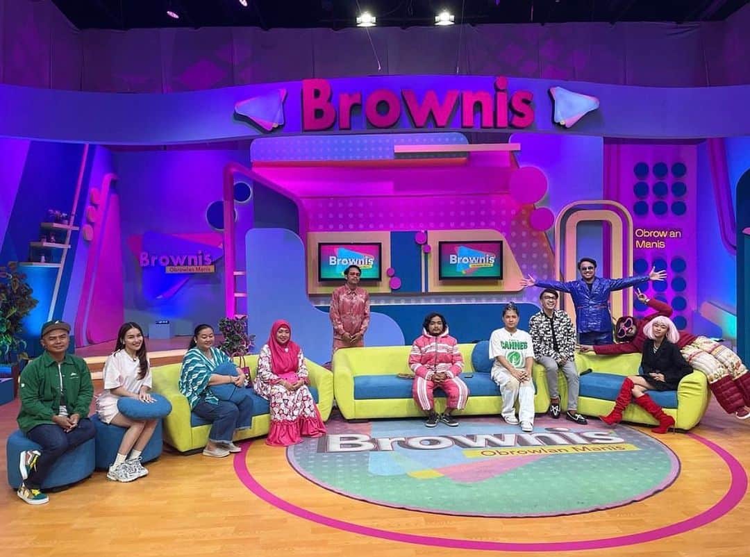 アユ・ティンティンのインスタグラム：「Thank u @brownis_ttv ✌🏻😍」