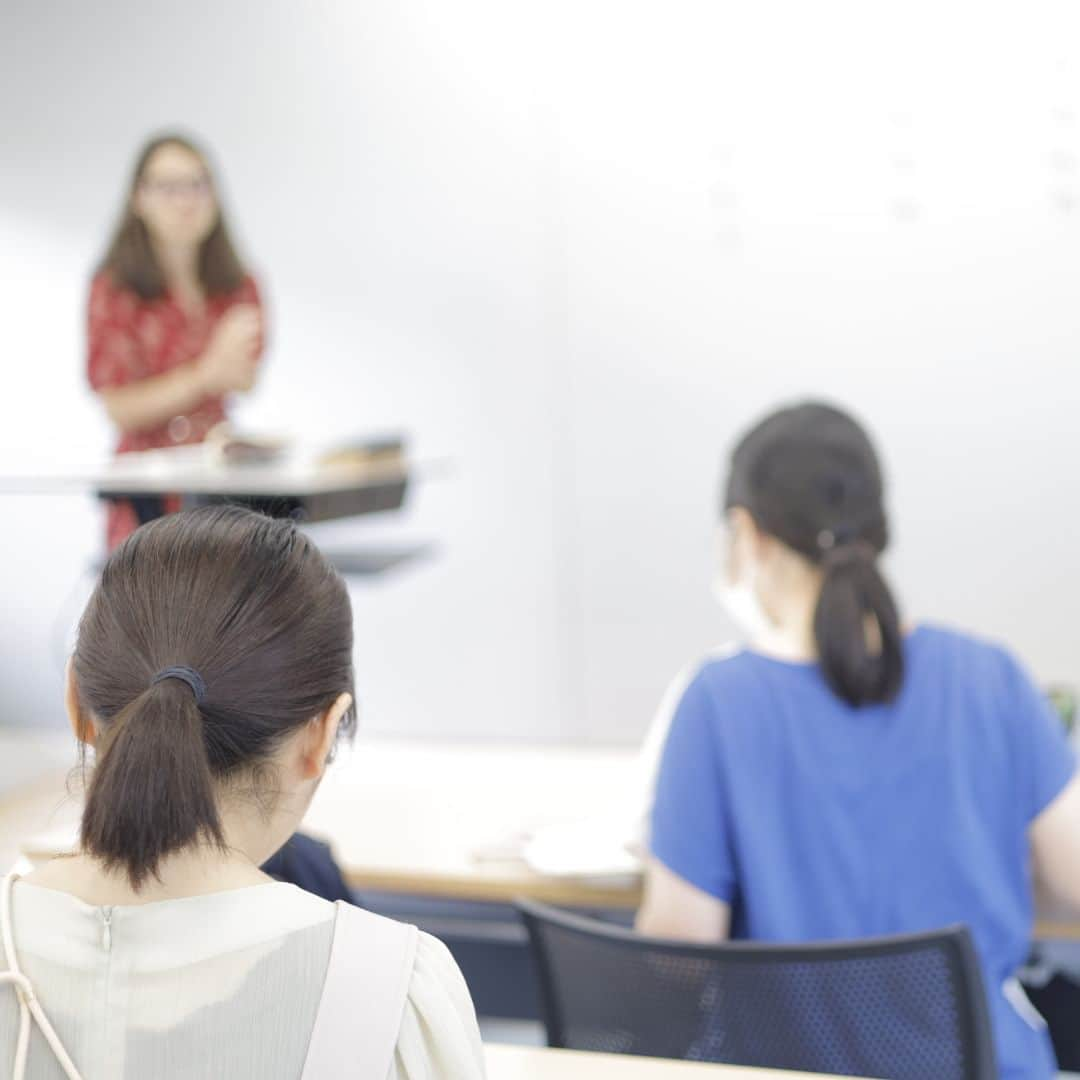 福岡女子短期大学さんのインスタグラム写真 - (福岡女子短期大学Instagram)「💠基礎教養科目 外国語「イタリア語」  福岡女子短期大学では、グローバル化する社会に適応し、お互いの理解を深めるために不可欠な外国語を習得します。  外国語は、「英語」「韓国語」「中国語」「イタリア語」「ドイツ語」の中から興味のある外国語を選択します。  こちらは前期に撮影した「イタリア語🇮🇹」の授業の様子です。撮影協力いただきありがとうございました。  #福岡女子短期大学 #外国語　#イタリア語 #イタリア語勉強中 #勉強垢　#勉強垢さんと繋がりたい  #福女短」9月8日 16時18分 - fukuoka_wjc