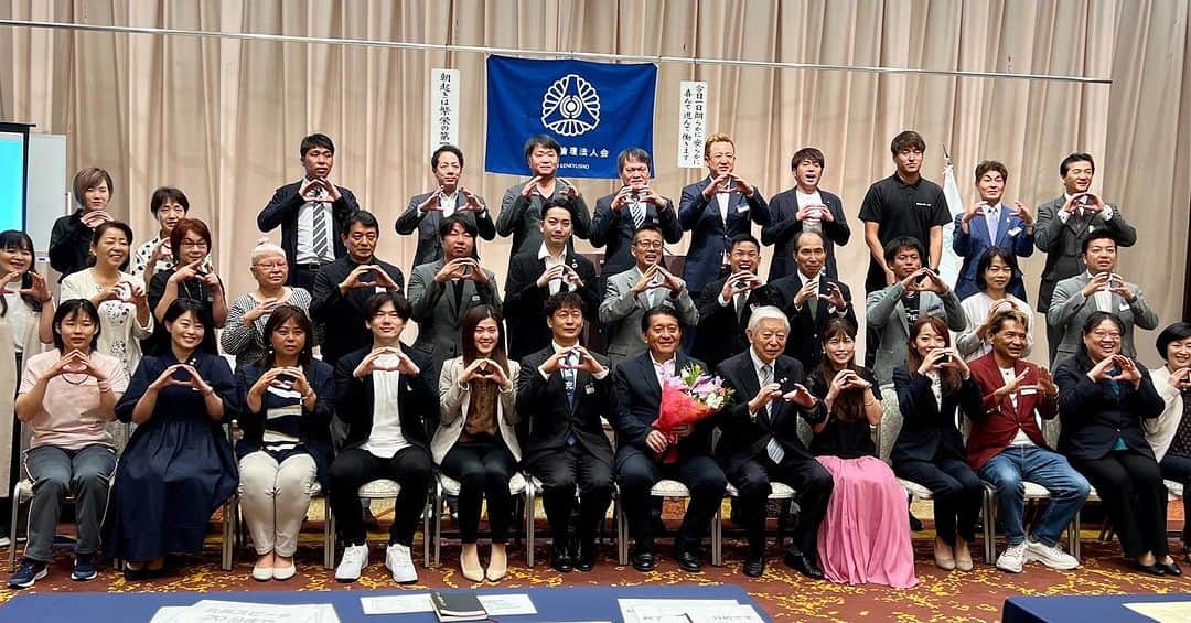 のインスタグラム：「高松倫理法人会のモーニングセミナーで講演させていただきました。皆さん、早朝よりありがとうございました。今日一日、朗らかに、安らかに、喜んで、進んで働きます！#平井卓也」
