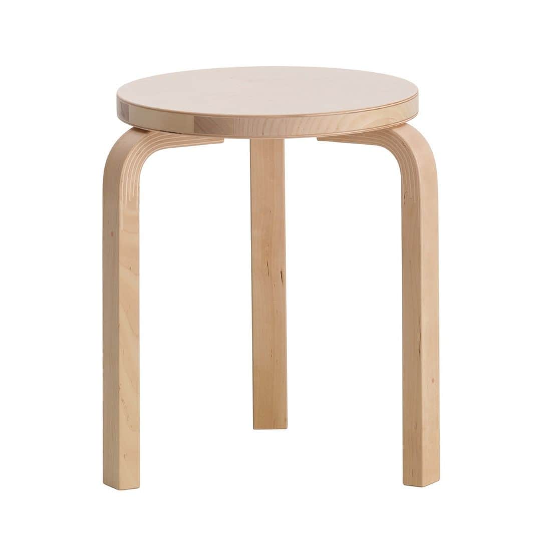 Artekさんのインスタグラム写真 - (ArtekInstagram)「Stool 60 Villi, in collaboration with Formafantasma⁠ ⁠ Artek’s new wood selection “wild birch” is used for the first time in celebration of the 90th anniversary of Stool 60.⁠ Stool 60 Villi – meaning “wild” in Finnish – is made of birch that embraces the honest beauty and variety of the forest, including knots, insect trails and natural colour fluctuations. ⁠ ⁠ A further four extremely limited variations of Stool 60 Villi –  Bark, Core, Knot and Trail – were developed, each to highlight one of these forest-centric features. Each stool includes a coded classification system of different metal studs and accompanying descriptive labels that, like product passports, identify the highlighted feature and offer an educative layer of information. ⁠ ⁠ Shop Stool 60 Villi and our very few pieces of the Stool 60 Villi editions at Artek Helsinki, Artek Tokyo and shop.artek.fi.」9月8日 16時33分 - artekglobal
