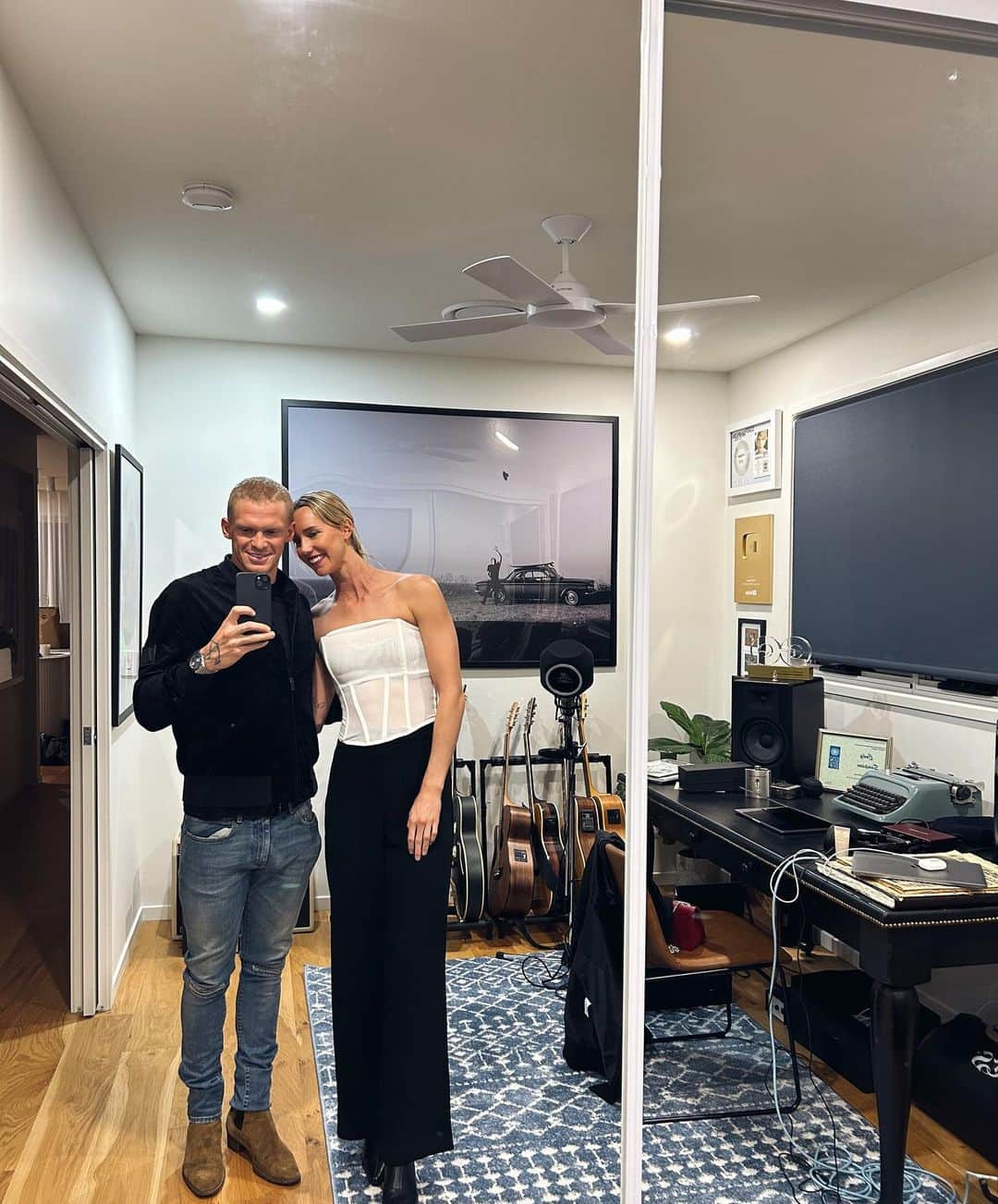 エマ・マッケオンさんのインスタグラム写真 - (エマ・マッケオンInstagram)「Date night 🤍」9月8日 16時25分 - emmamckeon