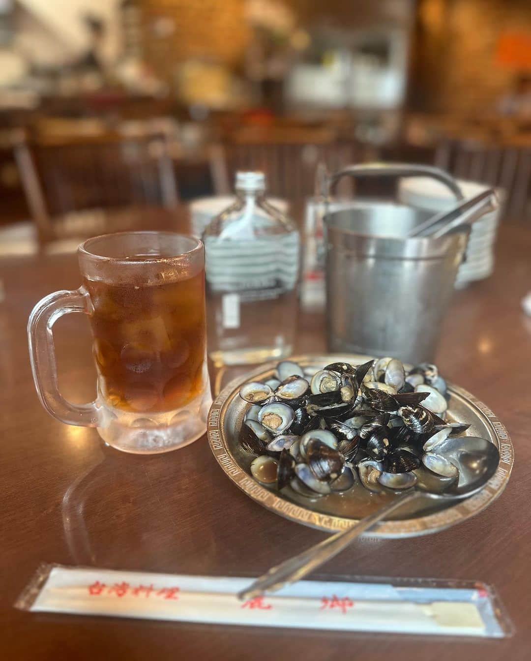範田紗々さんのインスタグラム写真 - (範田紗々Instagram)「最近お酒持ってる写真ばっかり〜〜〜🤤 #渋谷PARCO #台湾PARCO #麗郷渋谷店  #台湾料理 #しじみ醤油漬け」9月8日 16時26分 - handa_sasa