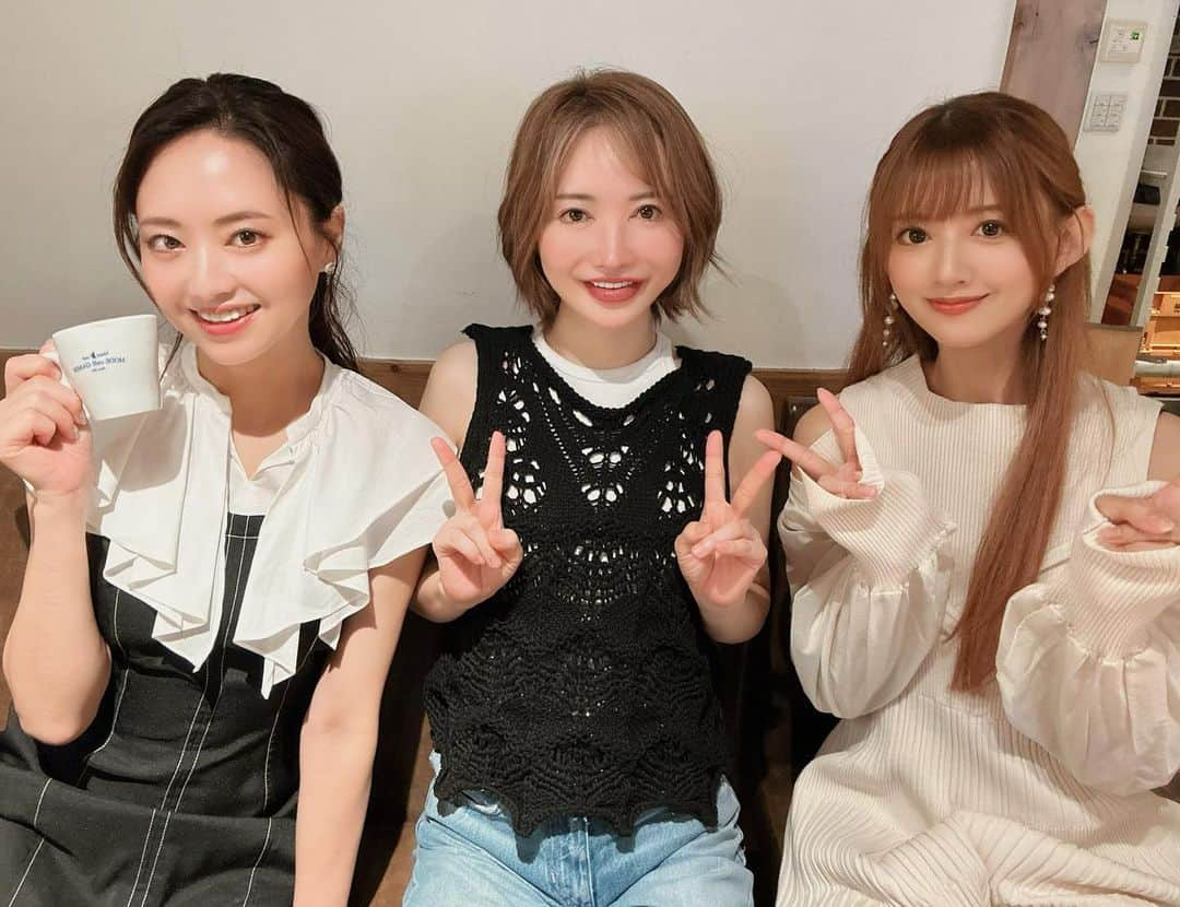 希島あいりのインスタグラム：「ランチしました🍽️.＊  アッキーさんとゆりあさんの 3人でランチ行ってきました♪  相変わらずお美しい...🥺💗 芯もあって学ぶことたくさん！  憧れの先輩方とこうして ごはん行かせて貰えて幸せです✨  ごはんに誘っていただき ありがとうございました🫶🏻  ごはん美味しかったぁ！！」