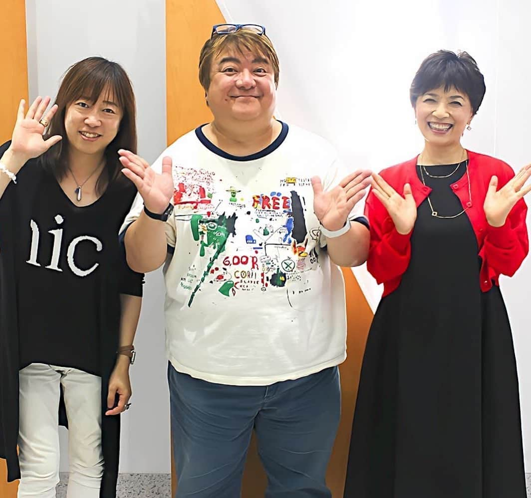 彦摩呂のインスタグラム：「お知らせします〜  9/9(土)19:00〜 Fm yokohama 「ハートフルラジオ #虫の知らせ」 ゲスト出演しております！  スピリチュアルな 診断を受けました  並木先生、なみなみに よると、  彦摩呂の 肥満は、 な、な、なんと‼️  ビックリな、お話が 飛び出しました〜  笑😆  是非、聞いて 下さいませ〜  😀😃🌈👍❣️  #彦摩呂  #榊原郁恵 さん #並木良和 さん #ラジオ #fmyokohama」