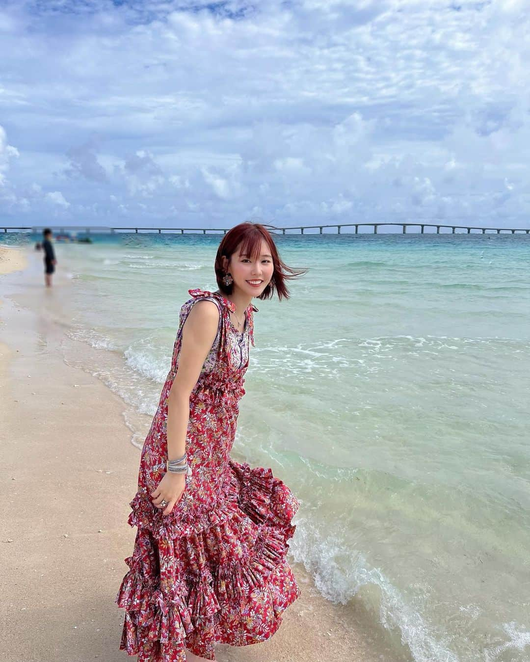 神成藍子のインスタグラム：「お気に入りの自作のワンピで海に行った🏝🌼 風になびいていいかんじ😽🫶🫶🫶  #リゾートコーデ #リゾートファッション #沖縄 #宮古島 #ハンドメイド大人服 #裁縫 #裁縫好き #sewing #sewinglove」