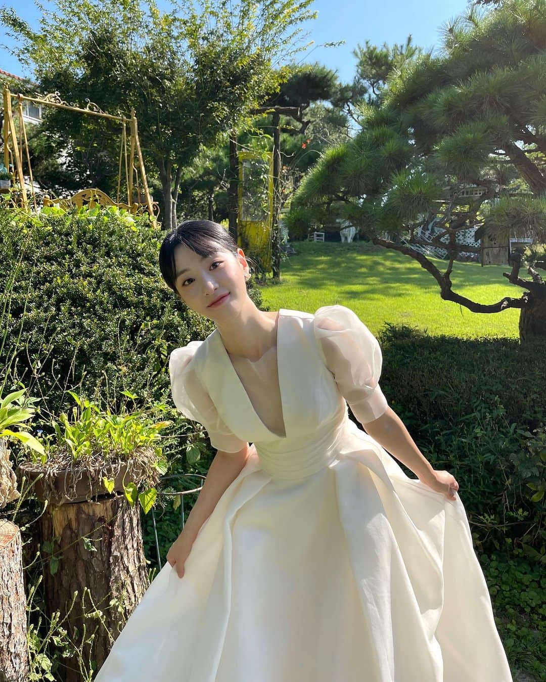 ヘヨンさんのインスタグラム写真 - (ヘヨンInstagram)「🩵💚   👗 #플로렌스웨딩」9月8日 16時38分 - j.hyeyeon_