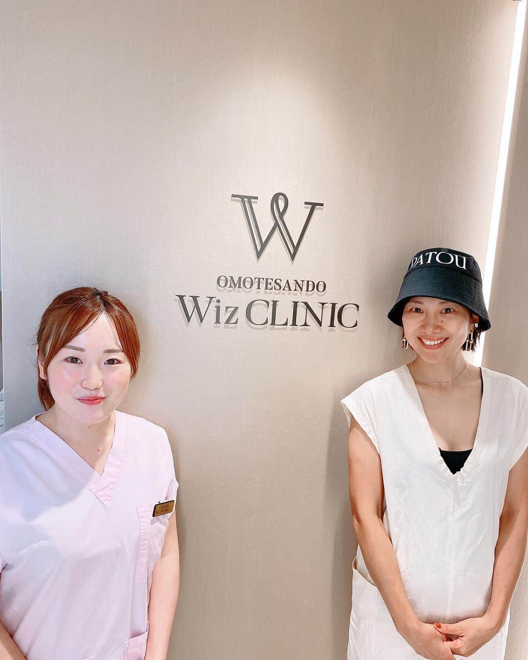 のインスタグラム：「@omotesando.wiz にてケアしてきました🎵 この夏、海にキャンプにプールにゴルフ☀️ 太陽浴びまくったのでさすがにお肌のケアをしないとやばいなーと若干追い込まれておりました😬 今回はずっとやってみたかった W高濃度白玉点滴！身体の内側からもアプローチ✌️ そしてピコトーニングにHIFUのスペシャルケアをお願いしました🙇‍♀️ ケアは怠らずに頑張りまーす🙋‍♀️  #表参道 #wizclinic」