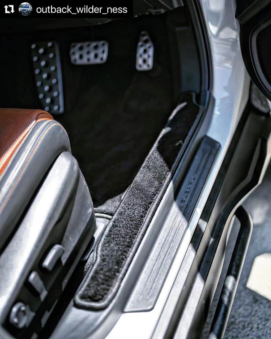 FJ CRAFTさんのインスタグラム写真 - (FJ CRAFTInstagram)「【サイドステップマット】💙✨  お車への乗り降りの際、サイドステップ部分が擦れて汚れたり、傷が付いたりしますよね🩹  そんな汚れや傷を防ぐのが、FJCRAFTのサイドステップマットです！⭐️  ①製作希望車種：スバルレガシィアウトバックBT5 ②マットの種類：サイドステップマット ③マットカラー：プレミアムブラック ④マット裏地：フェルト ⑤オーバーロック：ブラック ⑥ステッチ：ブラック  ※マットの裏地はゴムスパイクとフェルトからお選び頂けます。 弊社のオススメはグリップ力のあるフェルトとなっております✨  #Repost @outback_wilder_ness with @use.repost ・・・ ✨サイドステップマット❗プレミアムを選んだので高級感たっぷり☺️純正マットとの愛称も抜群で違和感ゼロ😃👍️ドアを開けた瞬間にお出迎えしてくれるので、特別感があっていいですね～🎵同乗者にも優しい、お勧めアイテムです⤴️  #エフボーイ#カーマット#フロアマット#FJCRAFT#スバルアウトバック#アウトバック#リフトアップ#ウィルダネス#スバル#スバル好きな人と繋がりたい#outback#bt5#subaru#subaruoutback#subarunation#offroad#sti#awd#subiegram#liftedsubaru#subaruoffroad#subie#overland#subarulove#subarulife#subies#subie001」9月8日 16時40分 - fj.craft