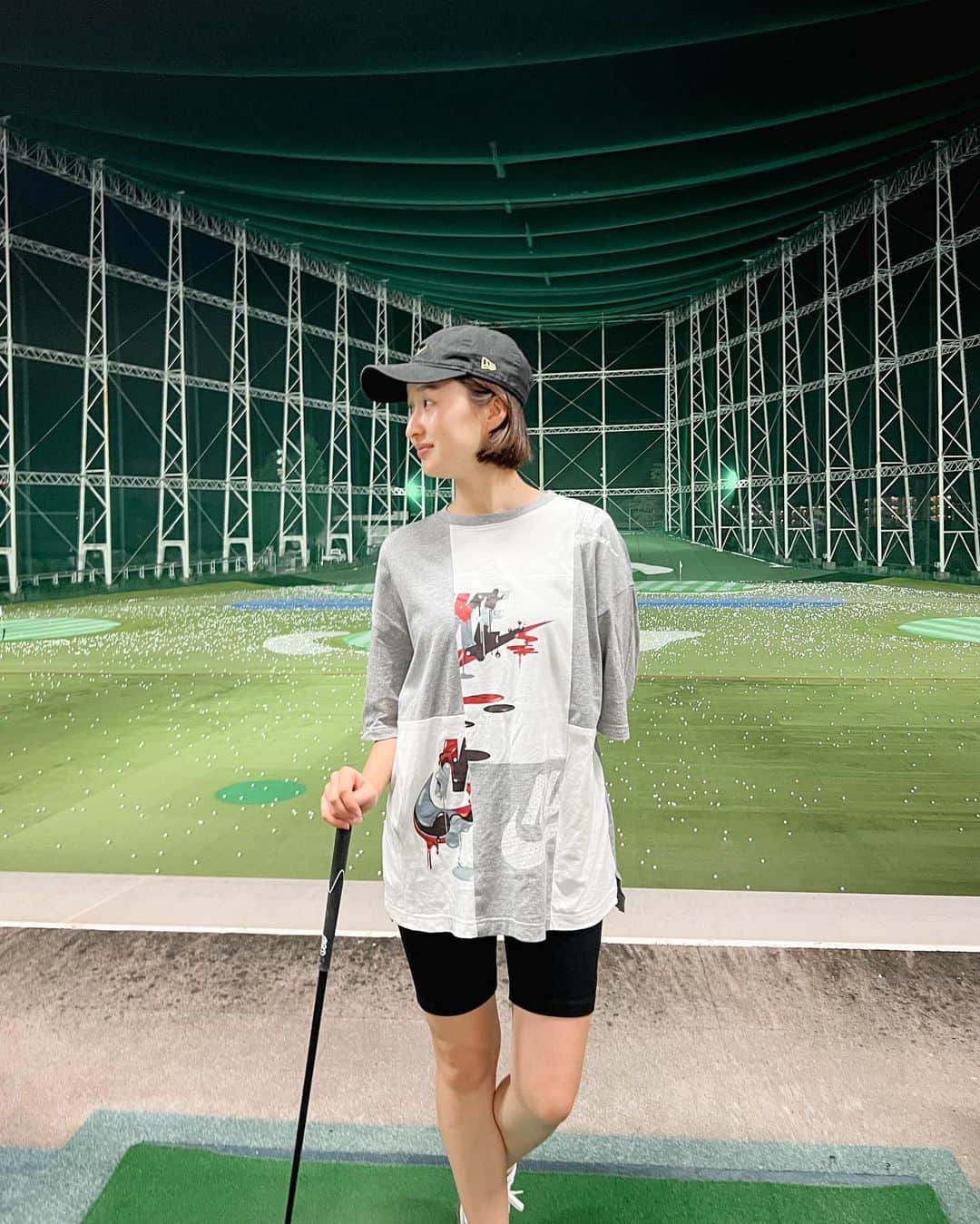 西野沙瑛さんのインスタグラム写真 - (西野沙瑛Instagram)「- 夜練⛳️ オフの日は、キャップにTシャツにハーフパンツが最高に楽だよねー💫  このTシャツ、リメイク品の一点物なの😎  @golf__punk   #ゴルフ女子 #ゴルフ男子 #ゴルフコーデ #スポーツ女子  #ゴルフウェア #スポーツ #golf #골프 #골프스타그램 #골프장 #라운드 #골프스윙 #골프사랑 #골프레슨 #아이언샷 #스크린골프  #golfstagram #golfswing #girlsgolf #golfer #ママゴルファー」9月8日 19時05分 - sae_golf