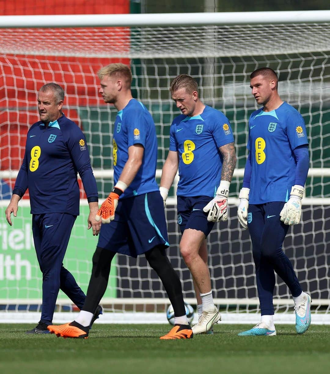 サッカー イングランド代表チームさんのインスタグラム写真 - (サッカー イングランド代表チームInstagram)「Happy birthday to #ThreeLions goalkeeping coach @martynmargetson! 🎂」9月8日 16時58分 - england