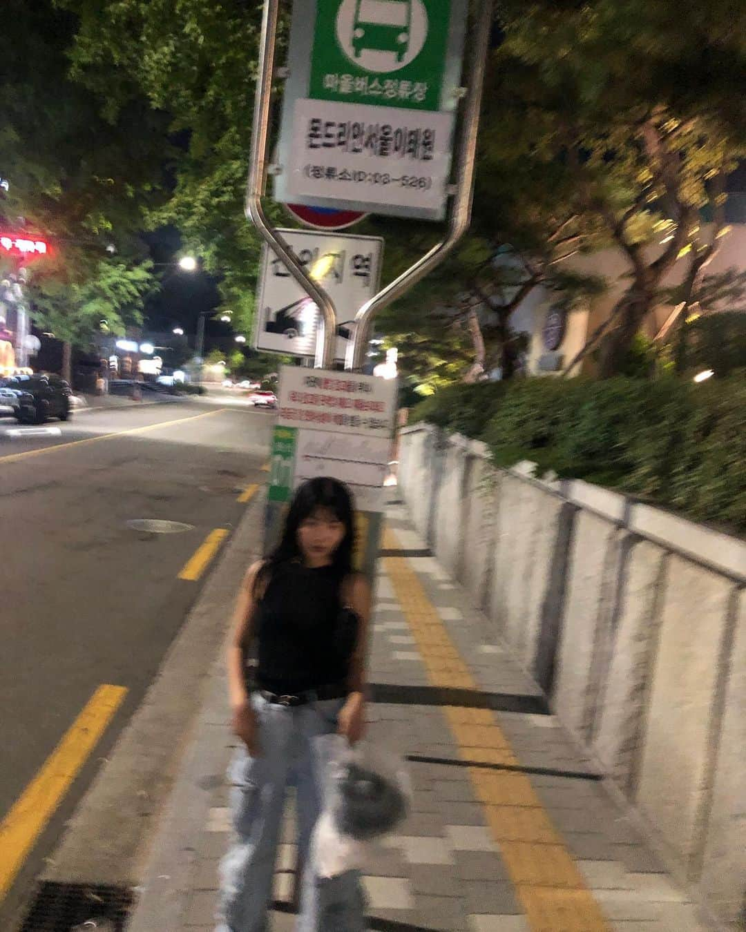 マナさんのインスタグラム写真 - (マナInstagram)「Out of focus and me ⭐︎☪️⭐︎.   #グローバルWiFi #globalwifi  #gobeyonder #GOBEYOND #korea #韓国」9月8日 16時51分 - chaimanakana3333