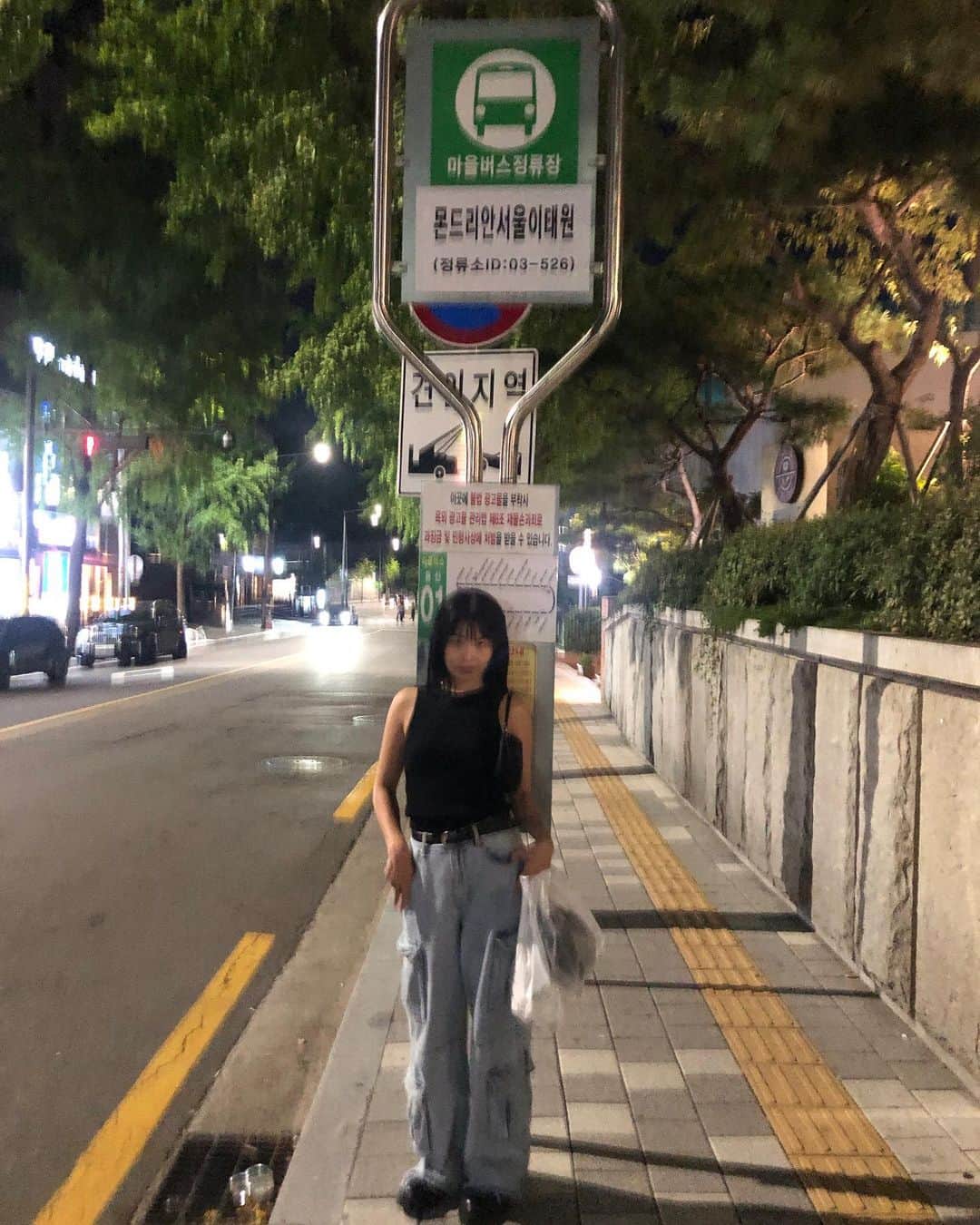 マナのインスタグラム：「Out of focus and me ⭐︎☪️⭐︎.   #グローバルWiFi #globalwifi  #gobeyonder #GOBEYOND #korea #韓国」