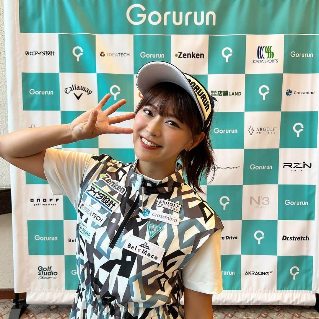 山内鈴蘭さんのインスタグラム写真 - (山内鈴蘭Instagram)「2023.9.6 Gorurun４周年記念ゴルフコンペ⛳️  過去最大規模の貸切200名🌈 9月6日、太平洋クラブ市原コースにて無事開催する事ができました☺️  日頃からブランドをご愛顧頂く皆様、 応援して下さる皆様、 沢山のご協賛企業の皆様、 お世話になっている皆様、 太平洋クラブの皆様、 沢山の方に支えられて迎える事が出来ました😢  本当にありがとうございました🌸  朝、雨予報☔️で心配しましたが 途中から太陽がでて晴れに😍  笑い声と笑顔に包まれた1日になりました！！！  司会進行はこの方🌈 黒田カントリークラブさん！！ (@kuroda.cc )  ドラコンイベントホールは🏌️ 松本一誠プロ！！ (@issei429yd )  2年連続参加してくれました☺️❤️ 本当に長丁場、お力添え頂きありがとうございました！！！  ゴルフブランドGorurunは、 4周年を迎えると共に5周年に向けて走り出しました😊  『ゴルフで繋がるご縁を大切に』  職業も年齢も違う、ゴルフが好きで集まったお客様達。こうして繋がる時間が本当に幸せです😢🌸  Gorurunはファッションをキッカケにゴルフを楽しみ、新しい自分を見つけて欲しい思いを込めて、ゴルランブルーをキーカラーにアイテム展開しております😊❤️  男性、女性、皆様に楽しんでほしい！  これからもパワーアップし続ける、ゴルフブランドGorurunと山内鈴蘭の応援を宜しくお願い致します🥰🥰🥰  そして、Gorurunは【ゴルフ人口を増やす】を合言葉にスタートしました。  この周年コンペでは『ビギナーコース』というゴルフ未経験者様にコースデビューを目指すプランも行っているんです☺️🌈  レッスンプロが丁寧に教えてくださり、ランチは美味しいご飯を食べて🥰最後は私と一緒にコースデビュー！  一生懸命な姿に心を打たれ、 涙が溢れました😭😭😭🌸  改めて、5人のビギナープラン参加者様ありがとうございました🎉  コースデビューおめでとう😍😍😍 ゴルフ、楽しんでくれると嬉しいです！！！  思い出の写真が沢山あるので、 ゆっくり載せていきたいと思います❤️  最後に…  本当に本当にありがとう🌸 皆さん、大好きです☺️  #ゴルフ #ゴルフコンペ #Gorurun #ゴルラン #gorurun4周年記念コンペ #山内鈴蘭 #黒田カントリークラブ #松本一誠 #ゴルフブランド #ゴルフファッション #太平洋クラブ市原コース #本当にありがとう #みんな大好き #ゴルフで繋がるご縁を大切に ❤️」9月8日 16時56分 - xxsuzuranxx